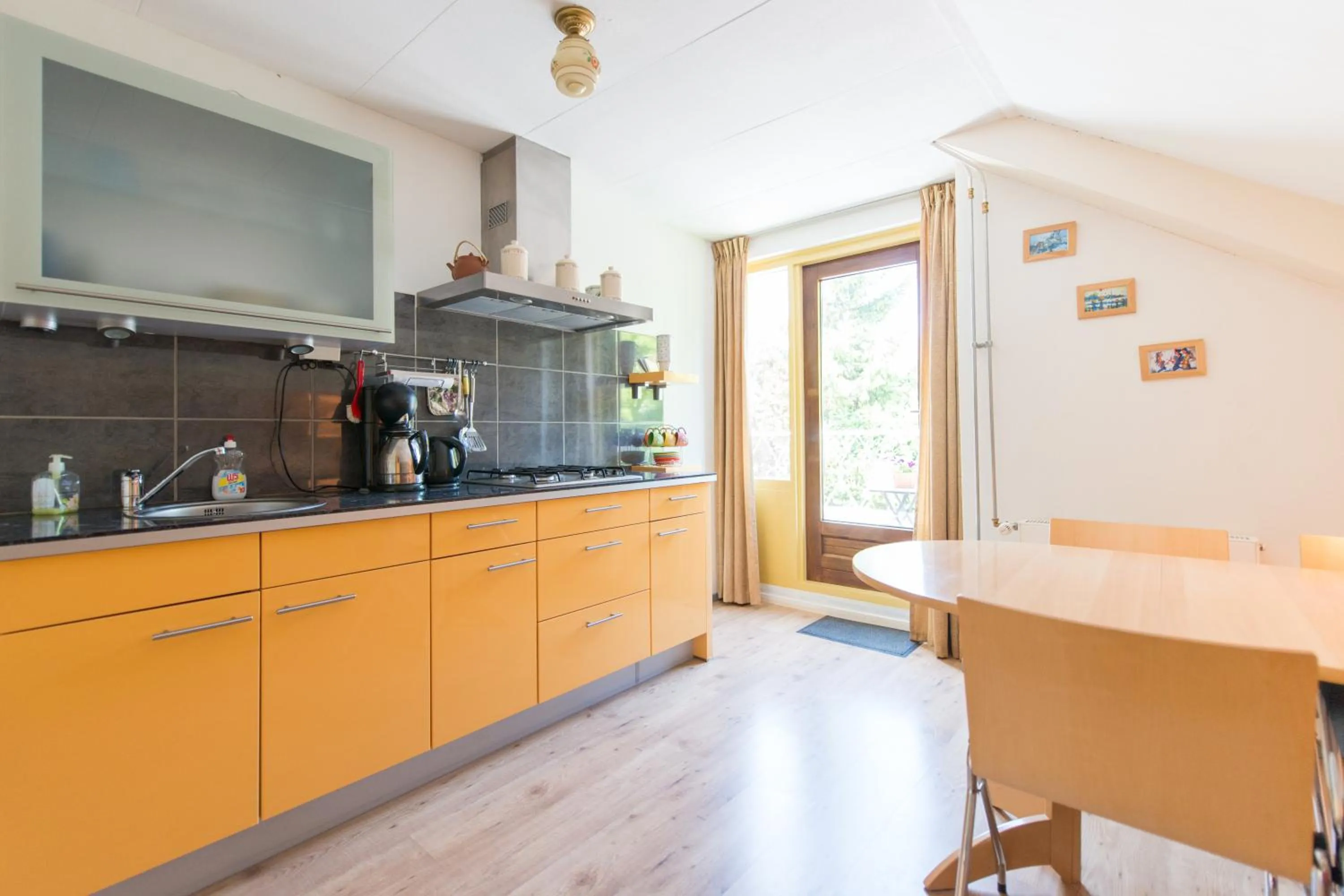 Kitchen or kitchenette in Bed and Breakfast Hoorn