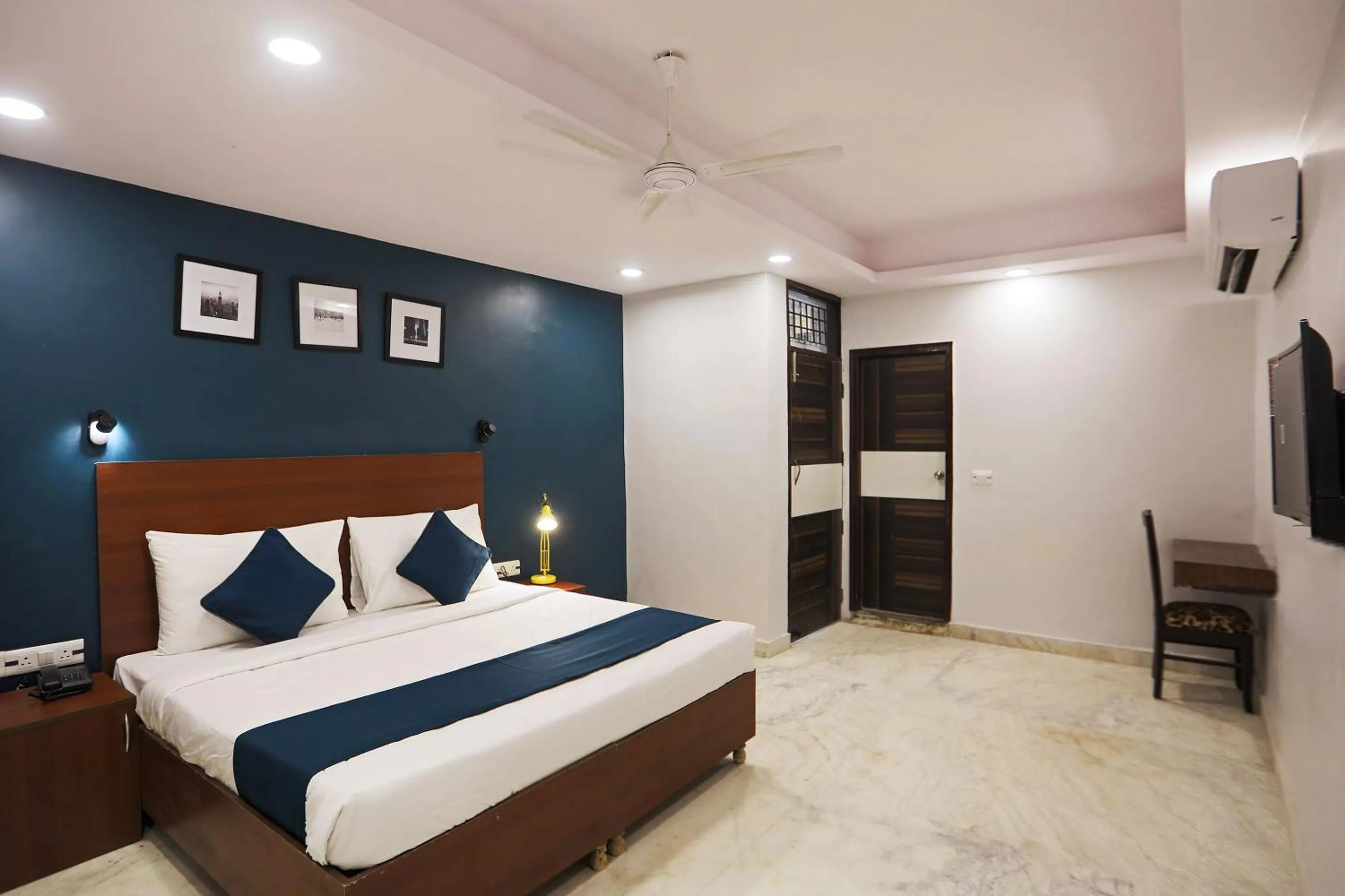 Bedroom, Bed in Super HOTEL SILVERKEY NEAR LIC BUILDING MAIN RD KHODA NEXT TO SHYAM OIL