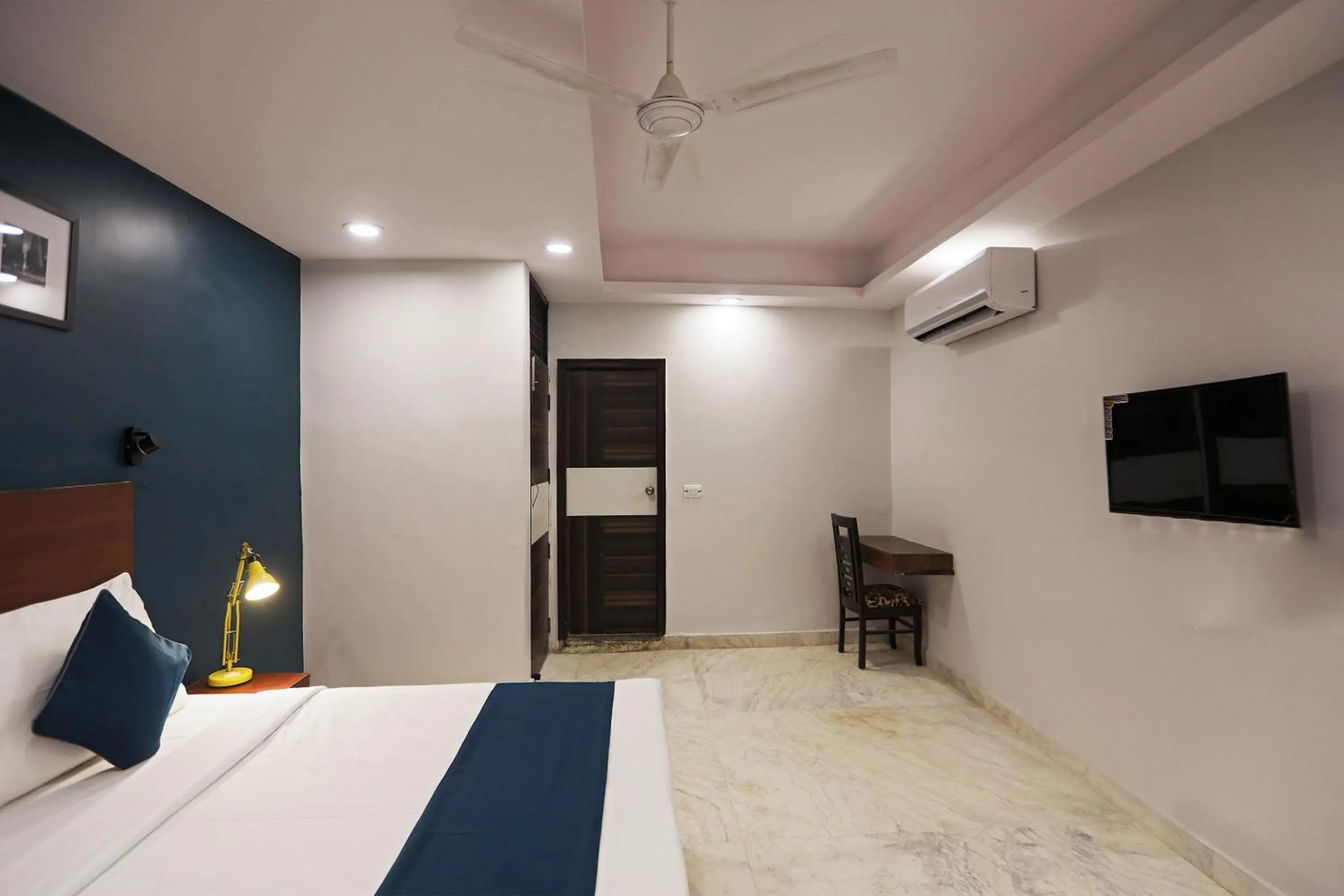 Bedroom, Bed in Super HOTEL SILVERKEY NEAR LIC BUILDING MAIN RD KHODA NEXT TO SHYAM OIL