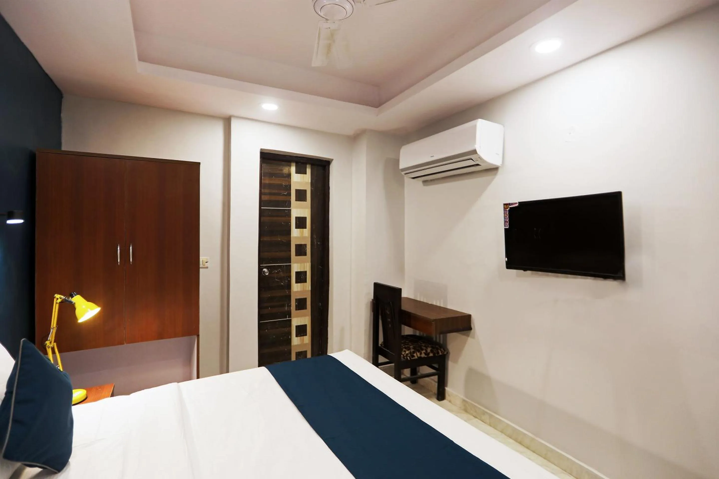 Bedroom, Bed in Super HOTEL SILVERKEY NEAR LIC BUILDING MAIN RD KHODA NEXT TO SHYAM OIL