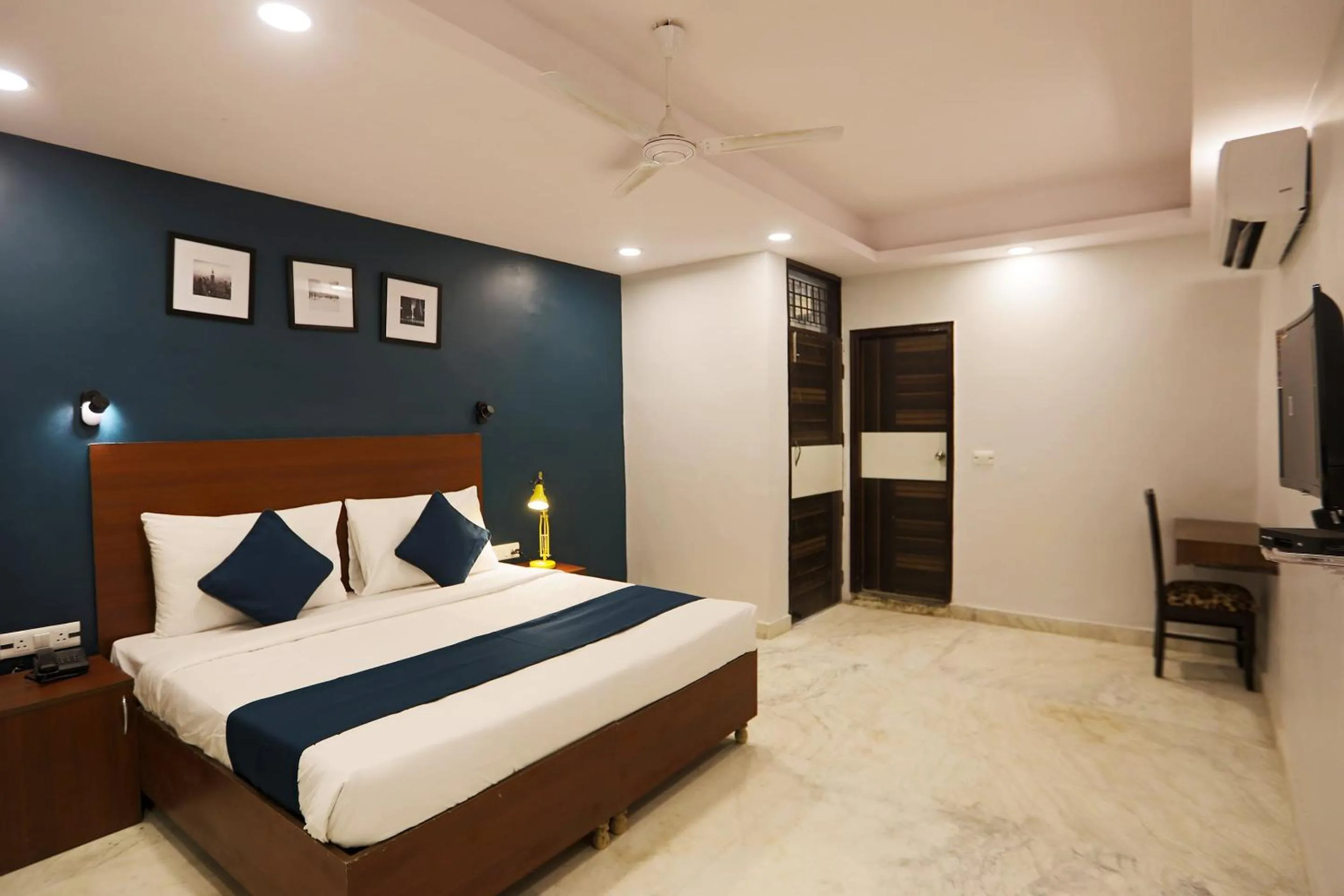 Bedroom, Bed in Super HOTEL SILVERKEY NEAR LIC BUILDING MAIN RD KHODA NEXT TO SHYAM OIL