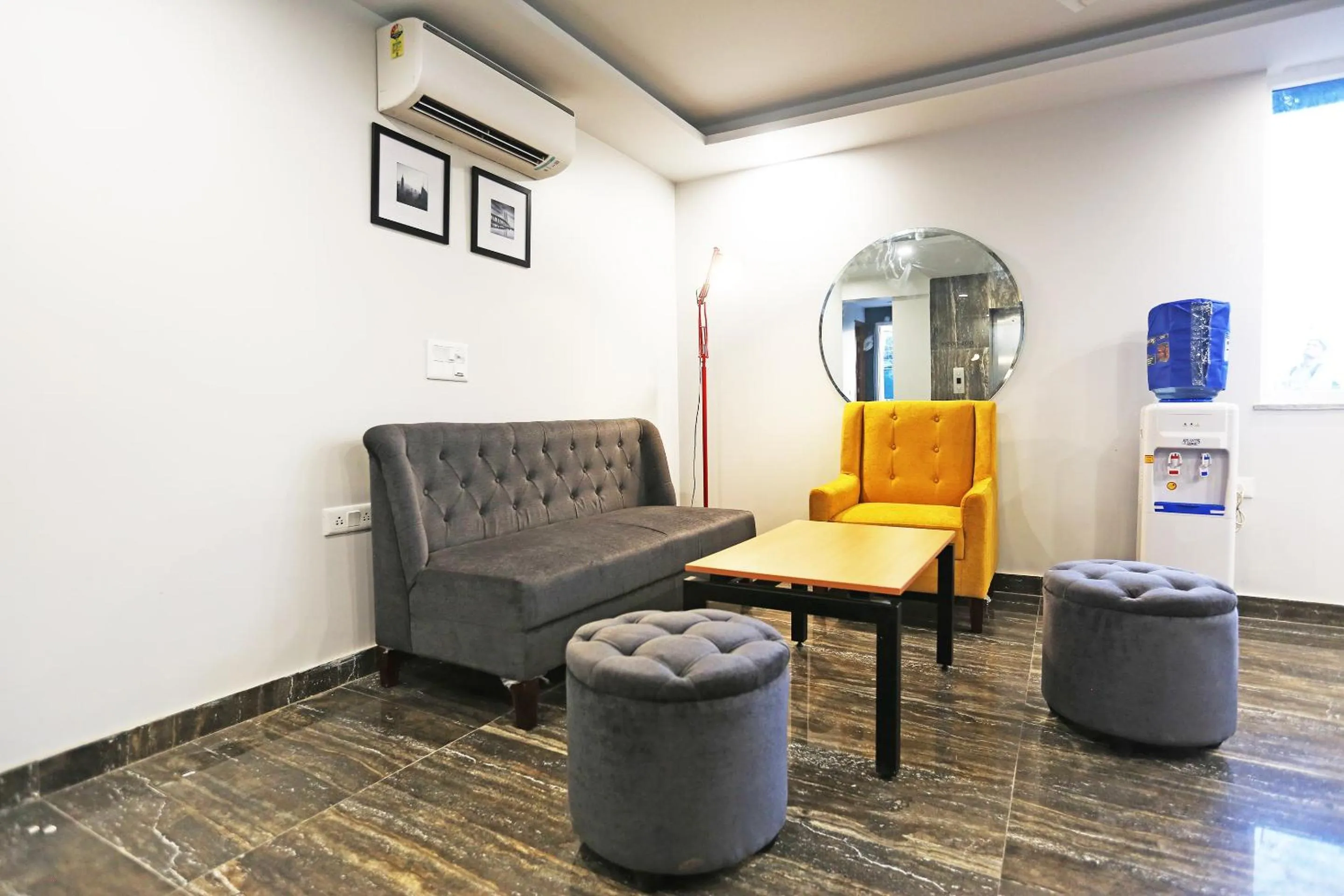 Lobby or reception in Hotel O Moody Moon Blue