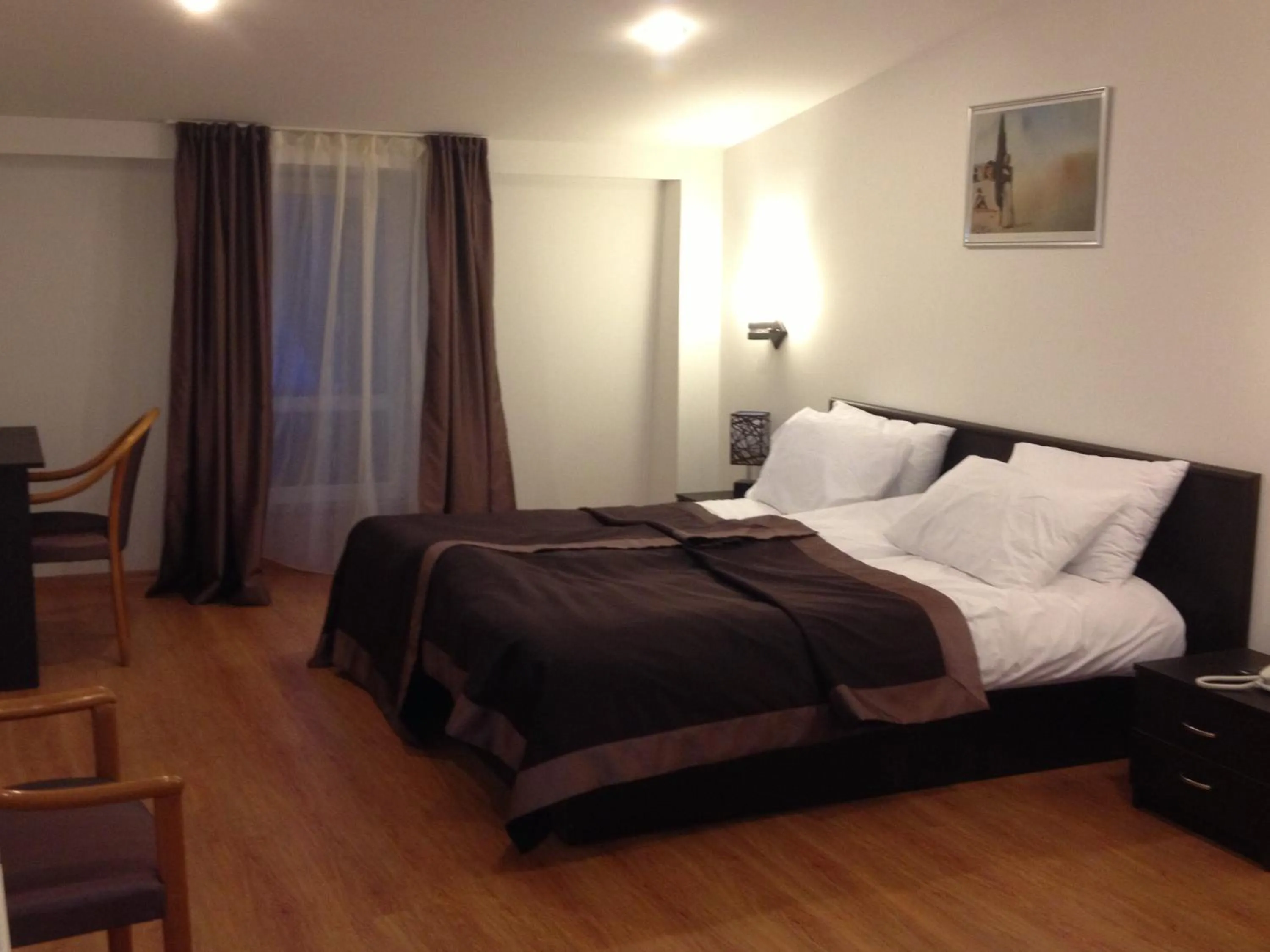 Bedroom, Bed in Hotel Corner