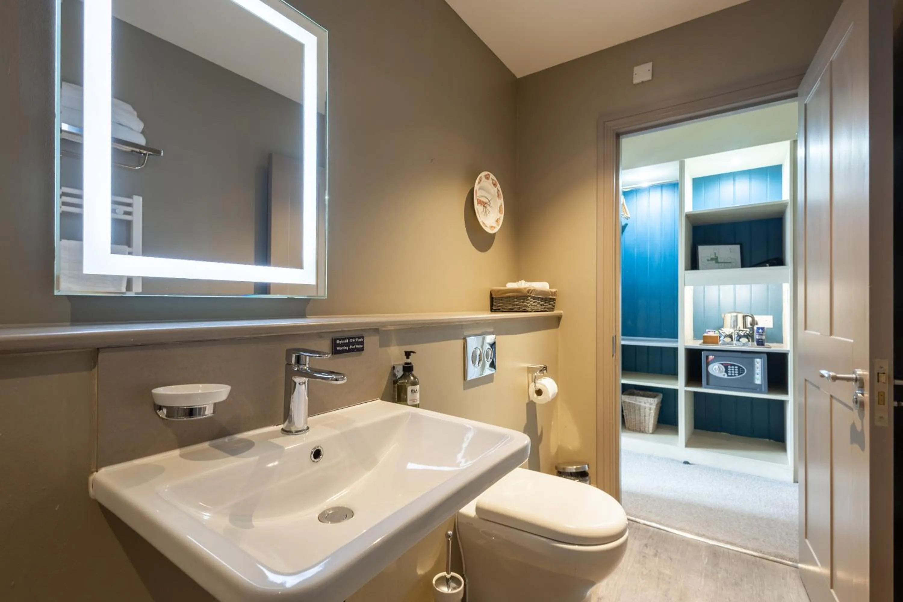 Bathroom in Plas Weunydd