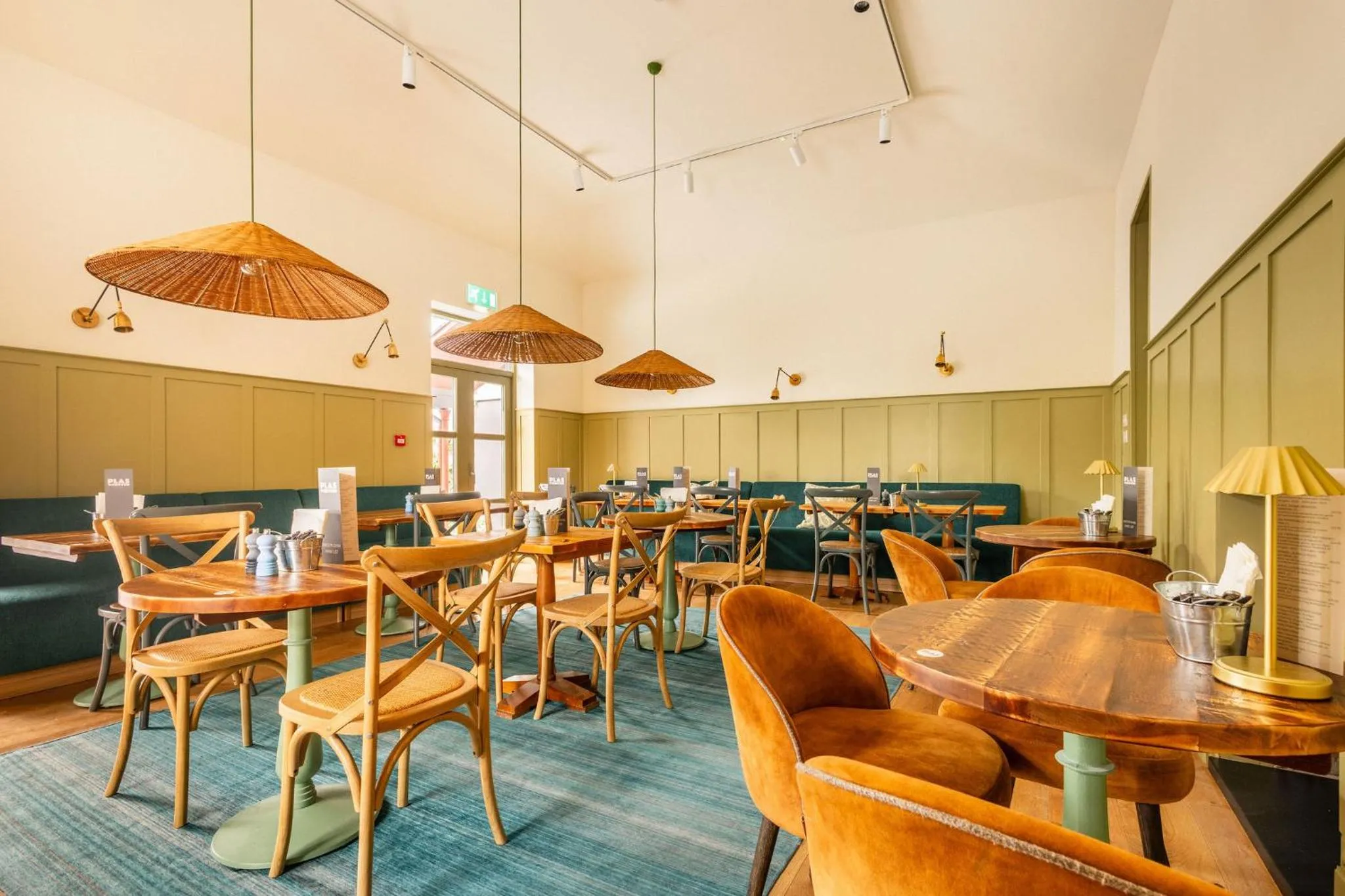 Restaurant/places to eat in Plas Weunydd