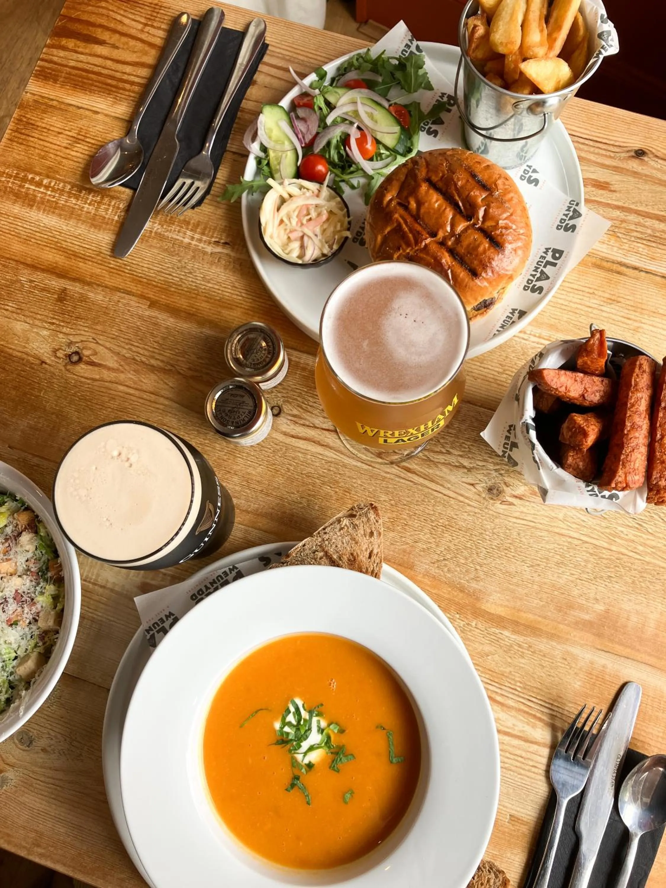 Food and drinks in Plas Weunydd