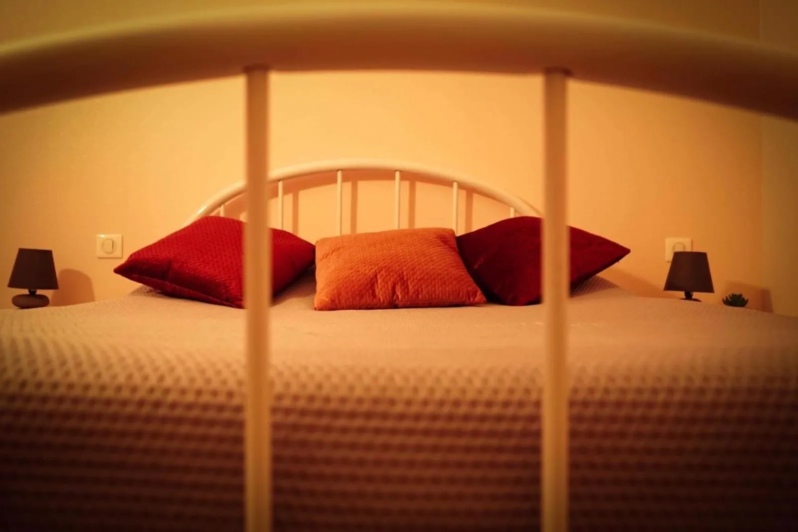 Bed in Hôtel Les Jardins du Lac