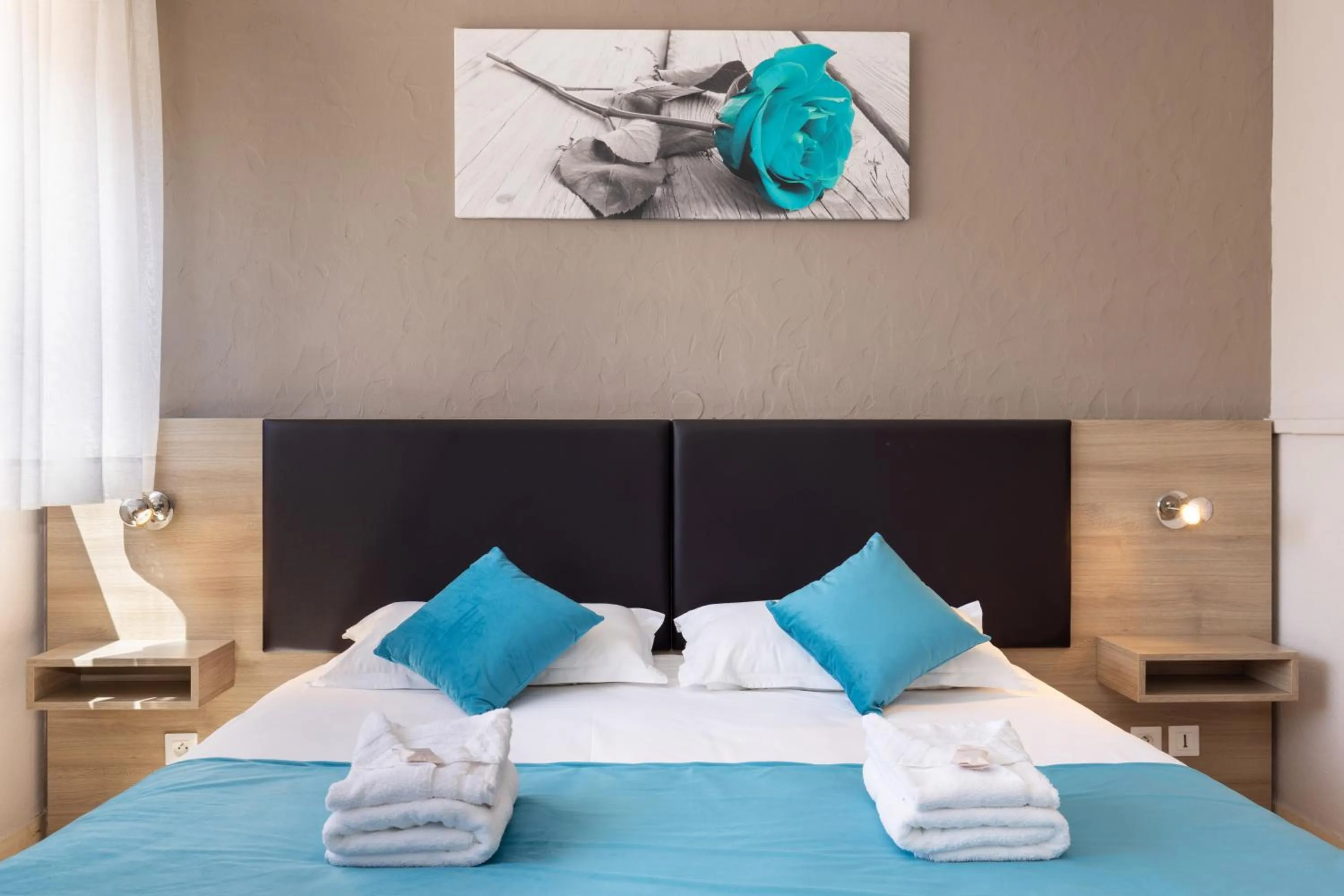 Property building, Bed in Hotel Club Le Capet