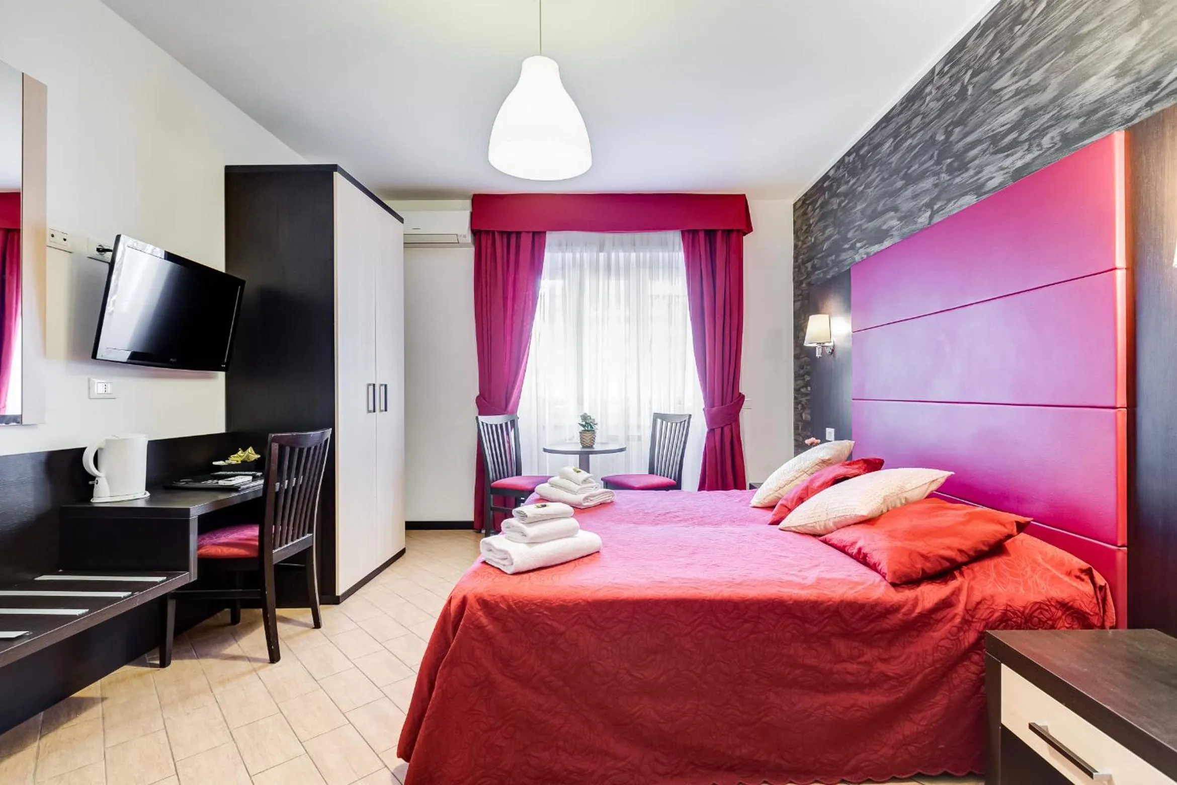 Bed in Dreams Of Rome