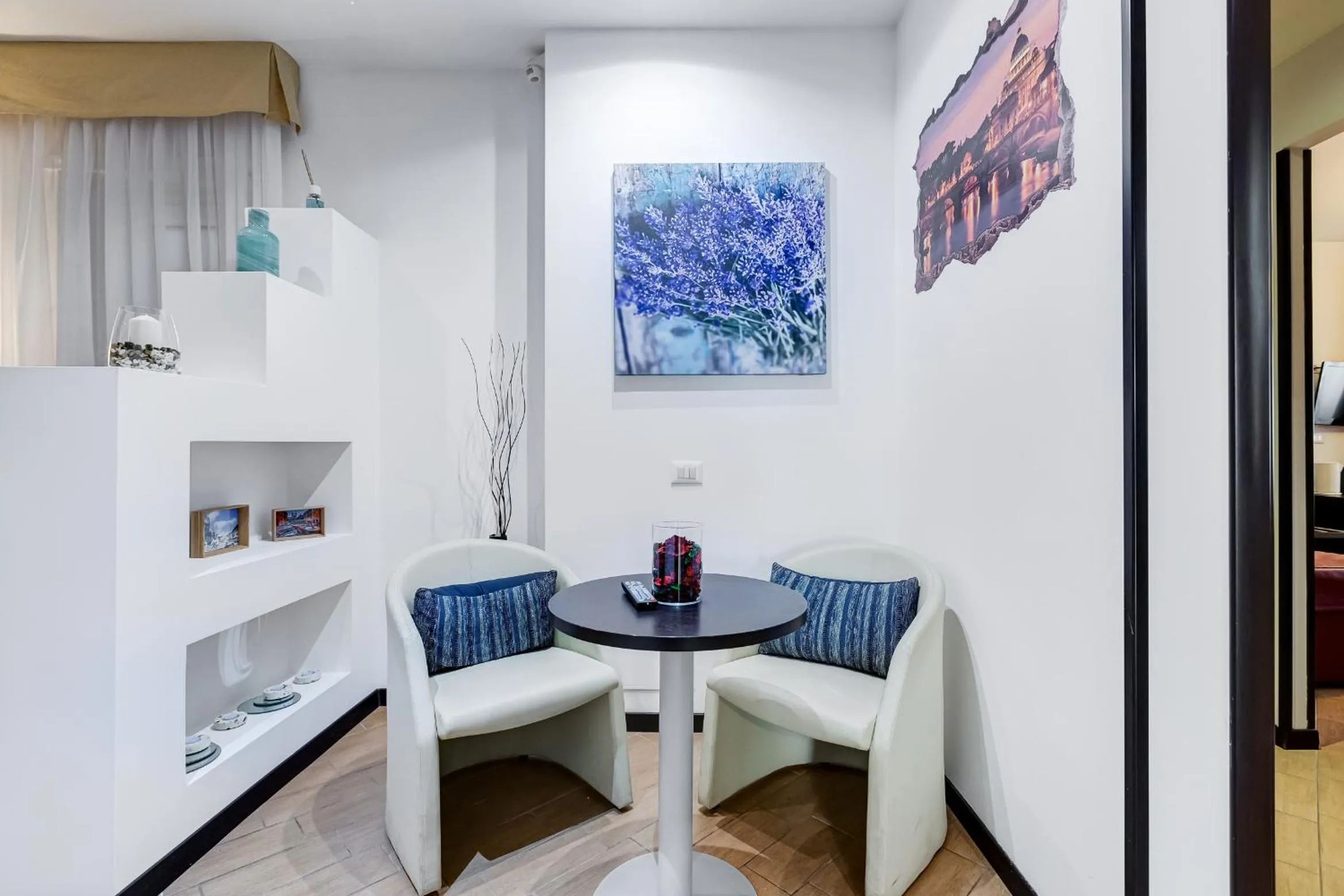 Communal lounge/ TV room in Dreams Of Rome