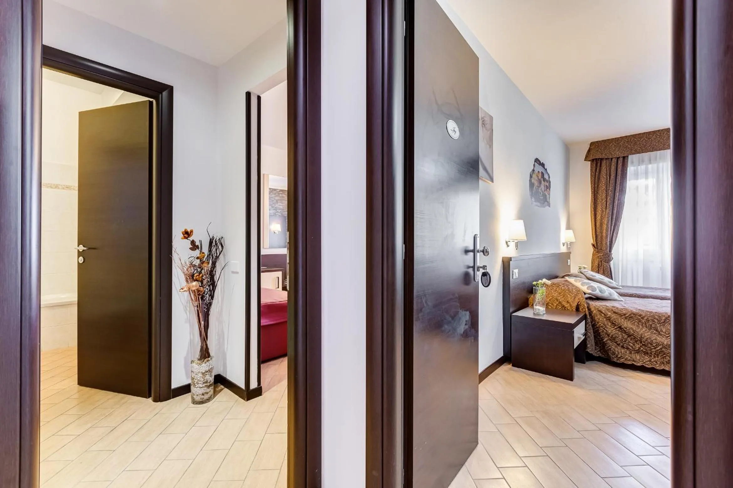 Photo of the whole room in Dreams Of Rome