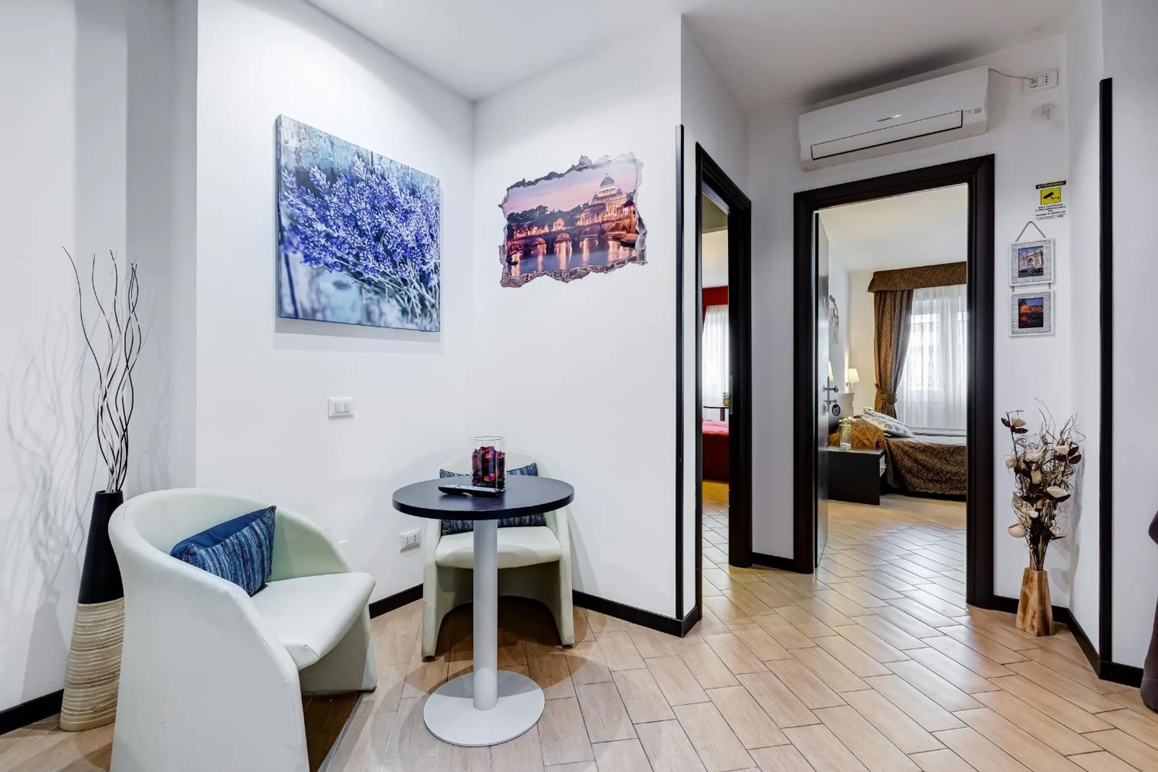 Communal lounge/ TV room in Dreams Of Rome