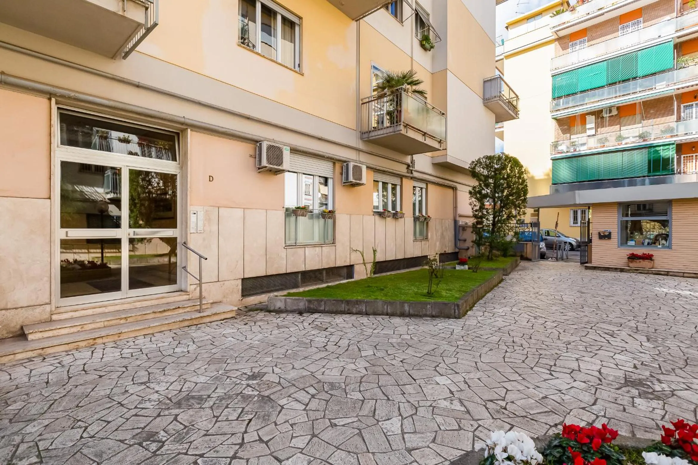 Property building in Dreams Of Rome