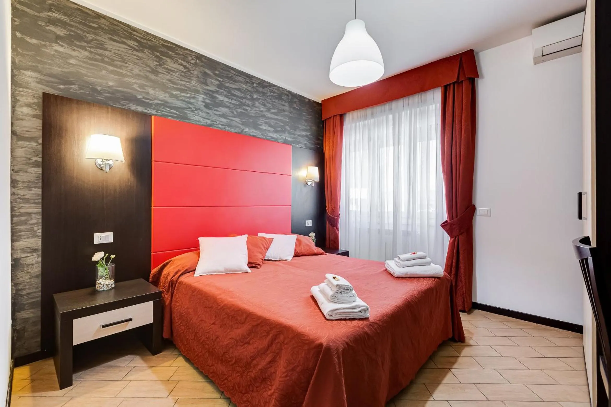 Bed in Dreams Of Rome