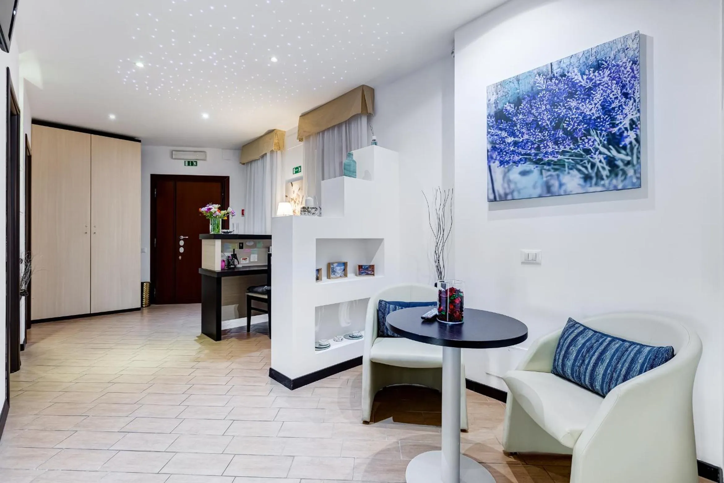 Communal lounge/ TV room in Dreams Of Rome