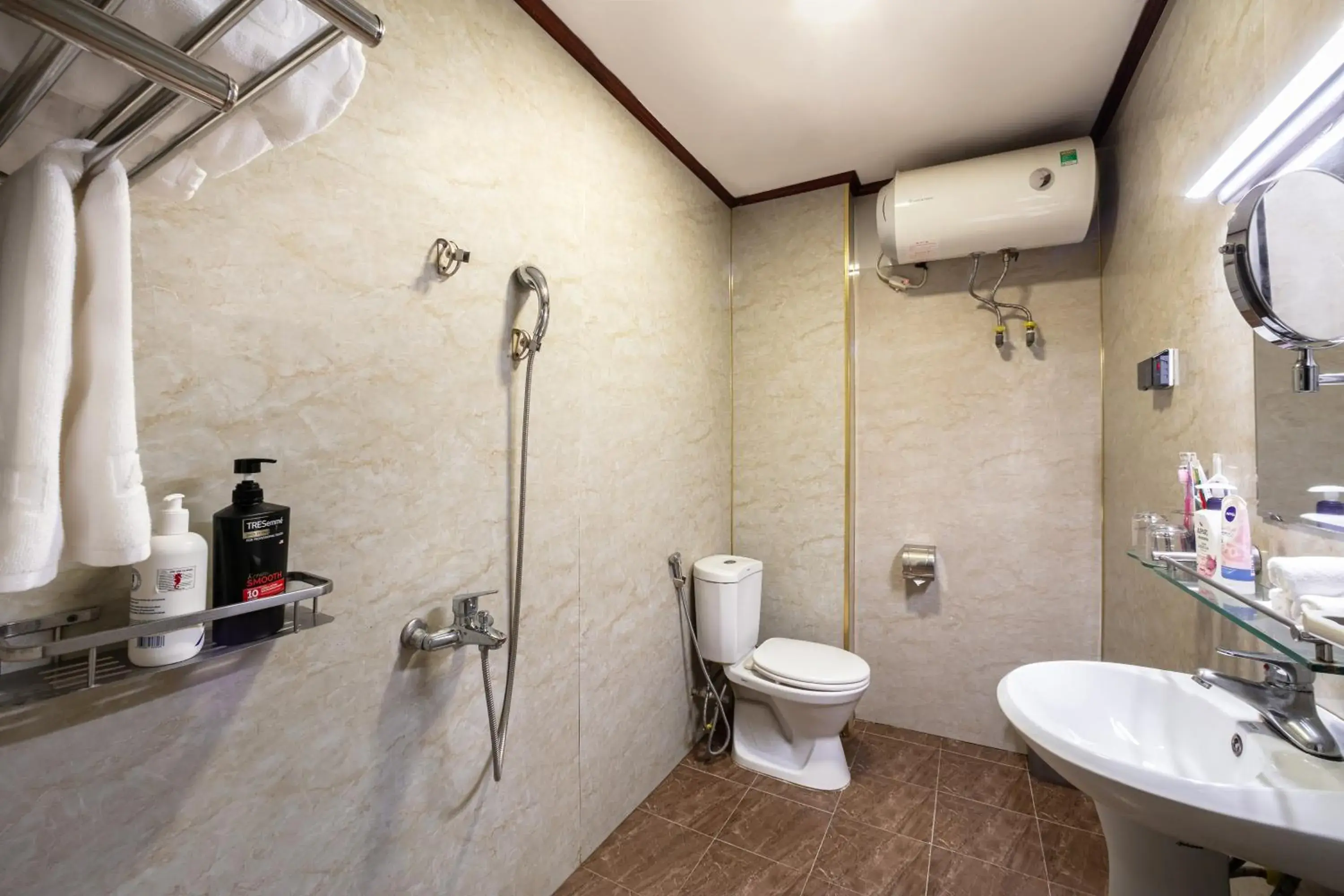 Shower in A25 Hotel - 12 Liên Trì Shower in A25 Hotel - 12 Liên Trì