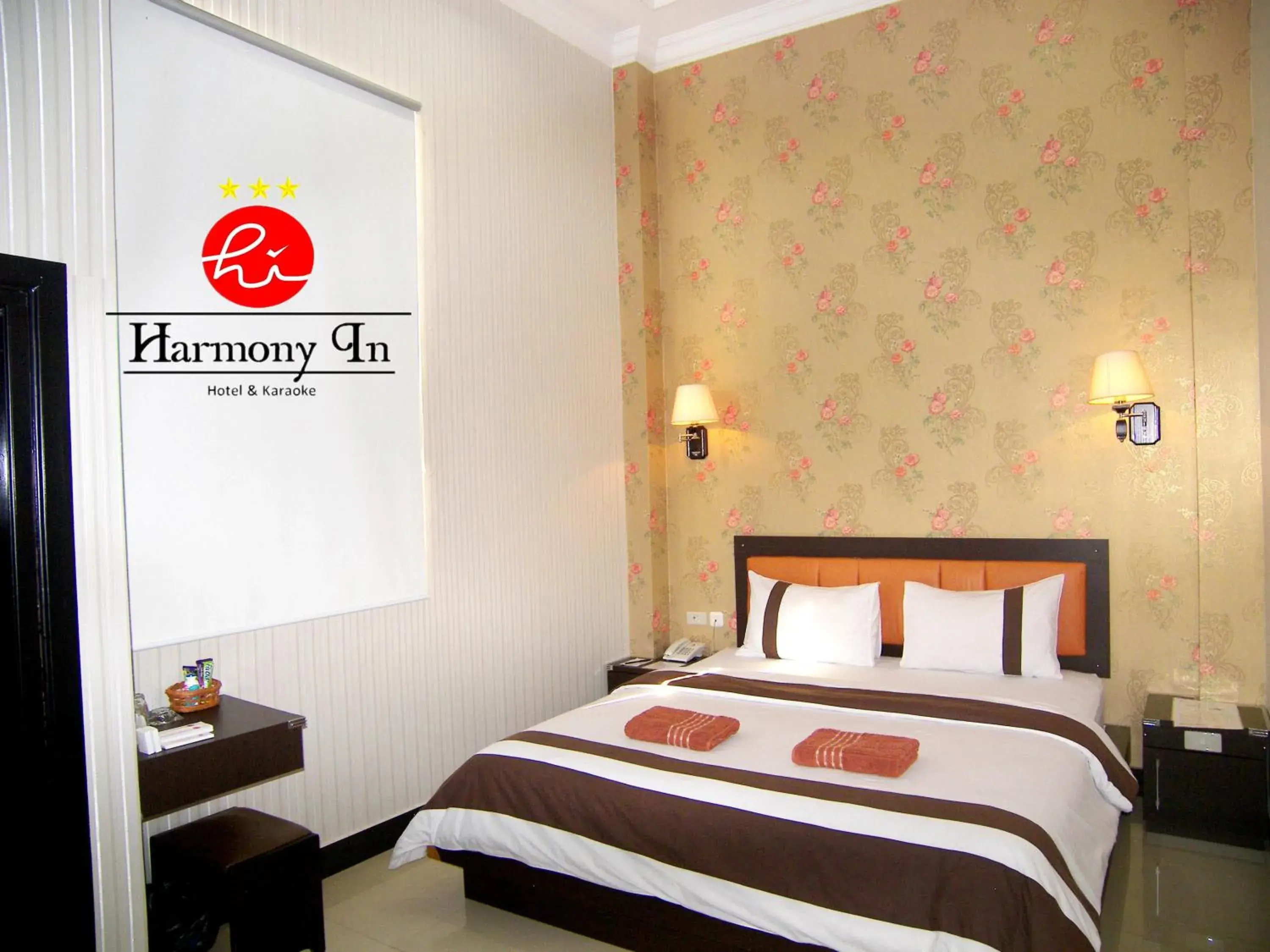 Bed in Hotel Harmony In & Karaoke Bed in Hotel Harmony In & Karaoke