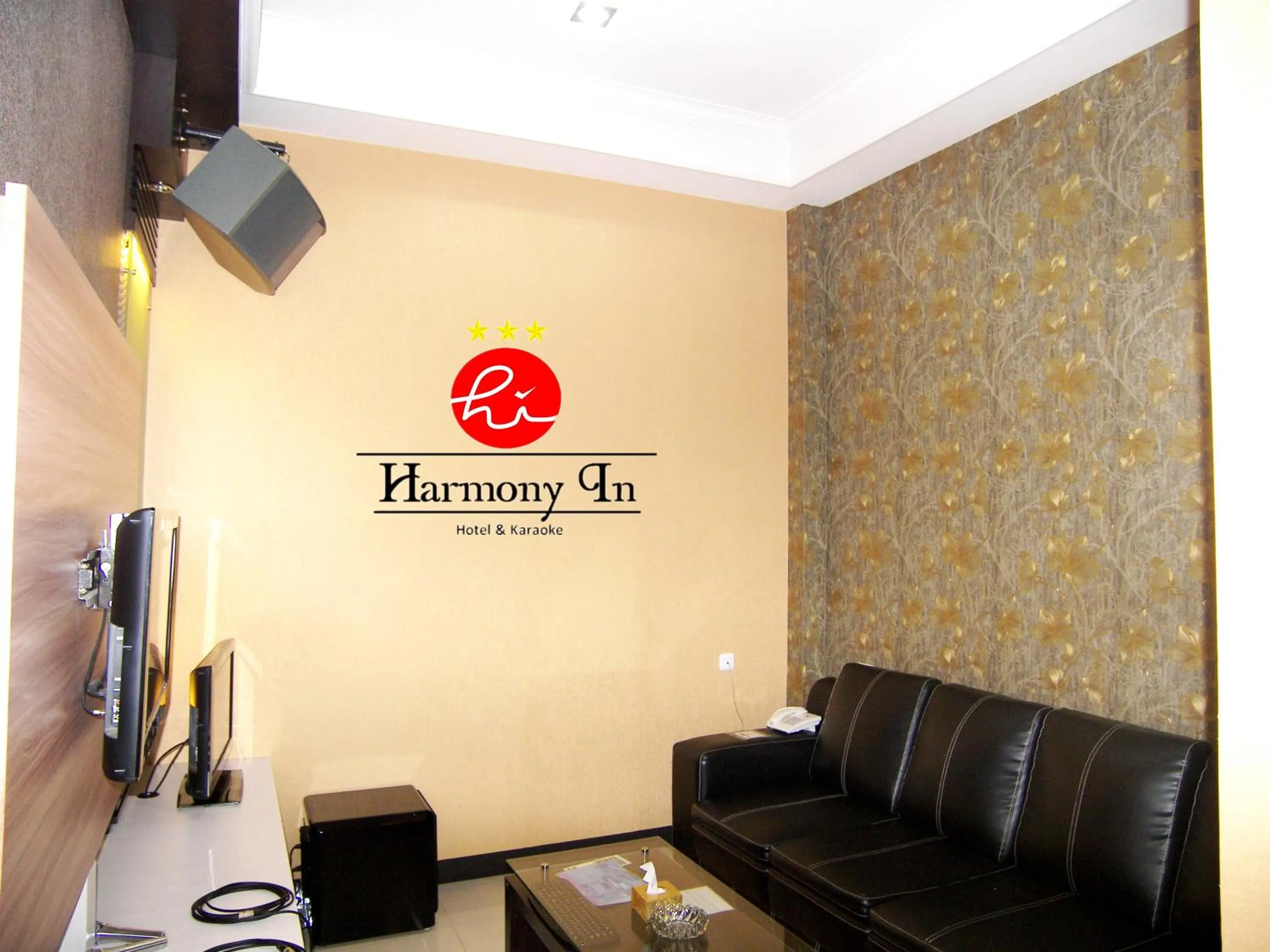 Karaoke in Hotel Harmony In & Karaoke