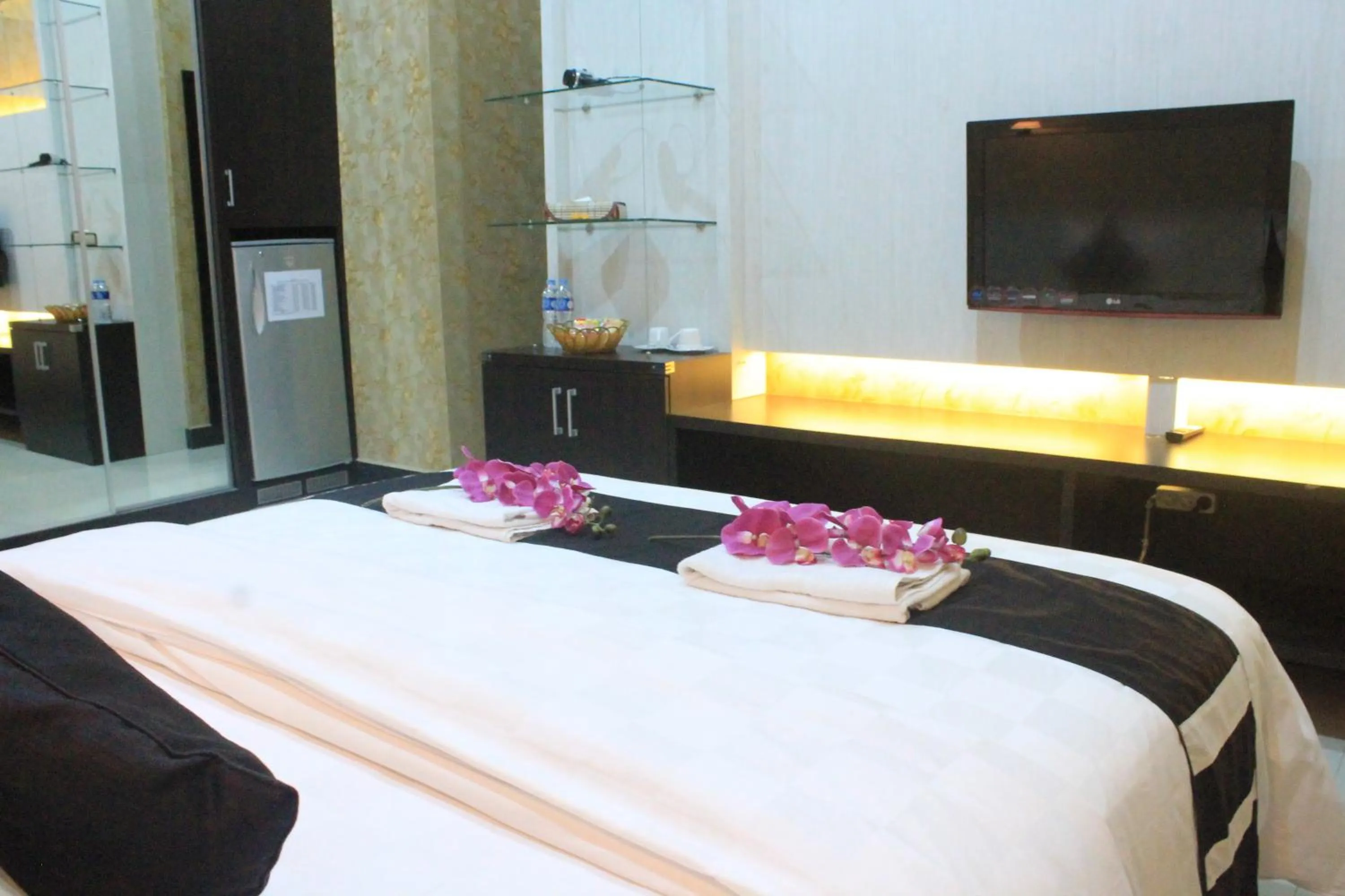 Bed in Hotel Harmony In & Karaoke