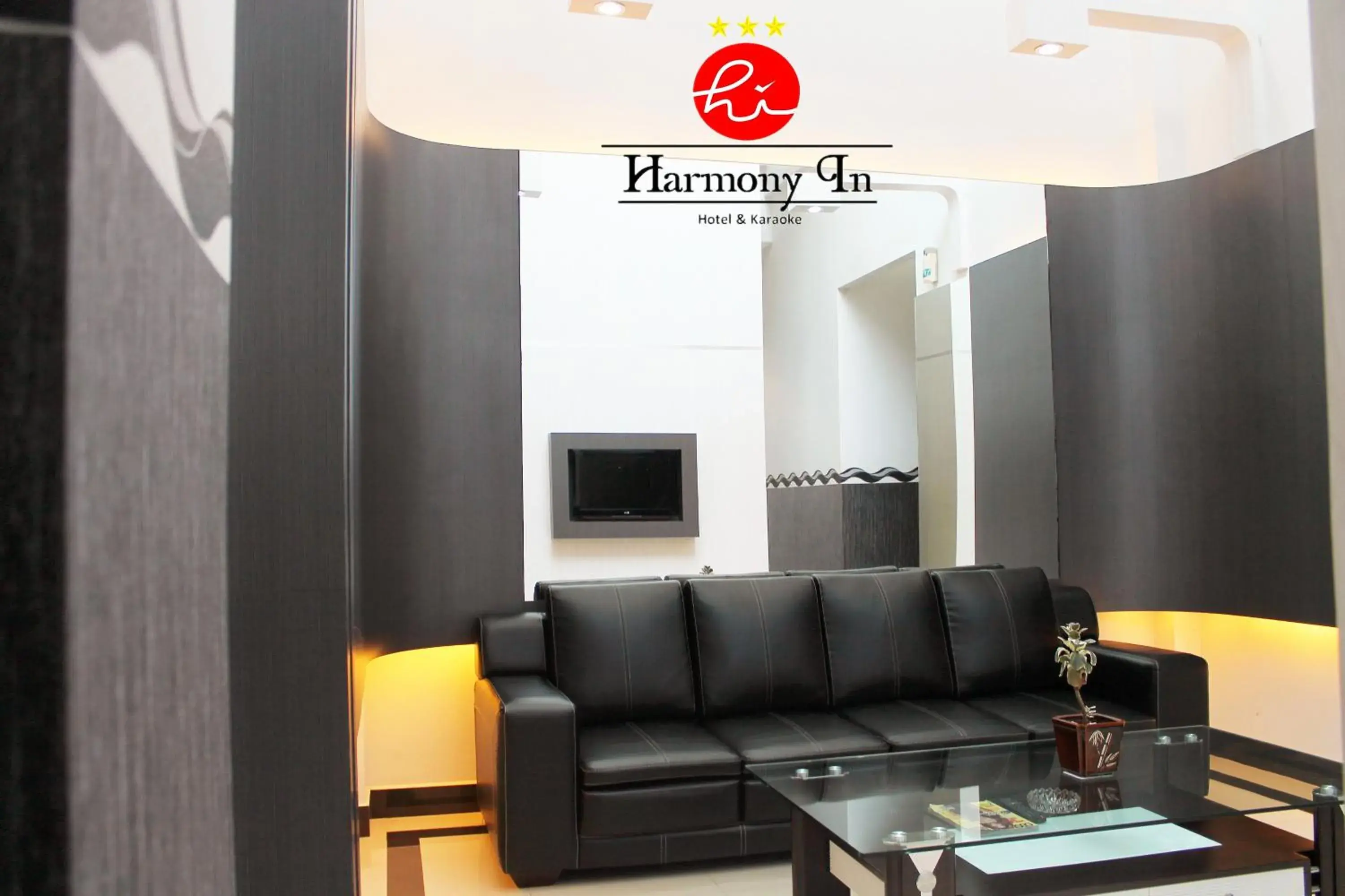 Lobby or reception in Hotel Harmony In & Karaoke Lobby or reception in Hotel Harmony In & Karaoke