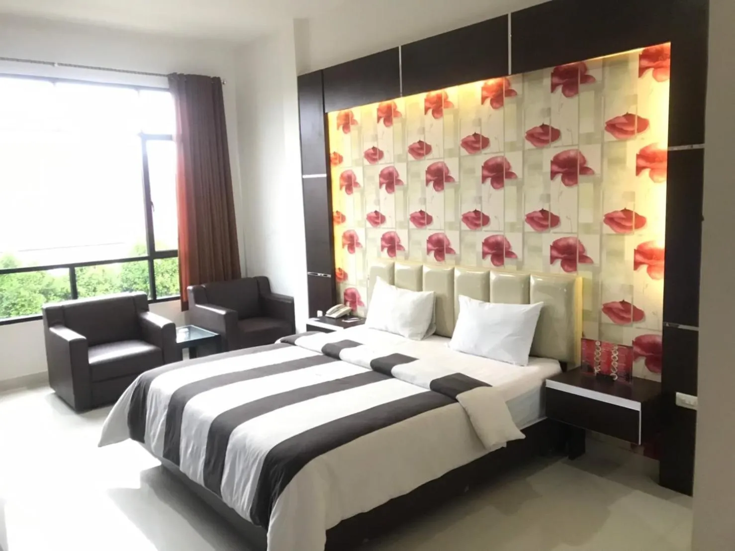 Living room, Bed in Hotel Harmony In & Karaoke