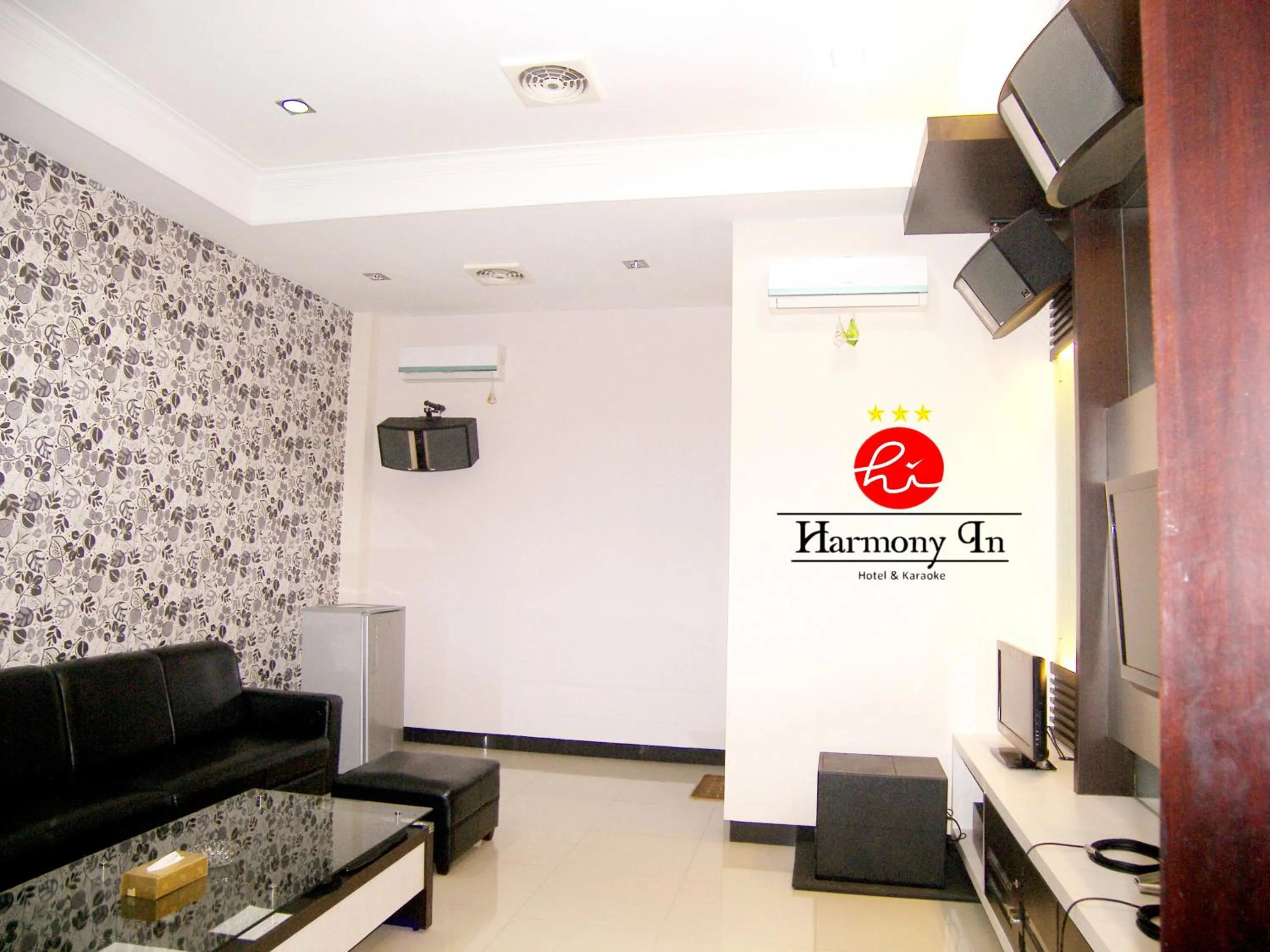 Karaoke in Hotel Harmony In & Karaoke