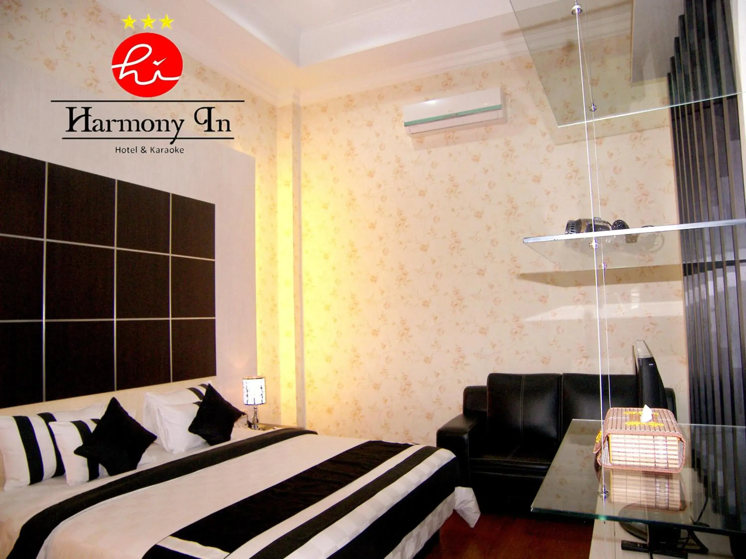 Bed in Hotel Harmony In & Karaoke Bed in Hotel Harmony In & Karaoke