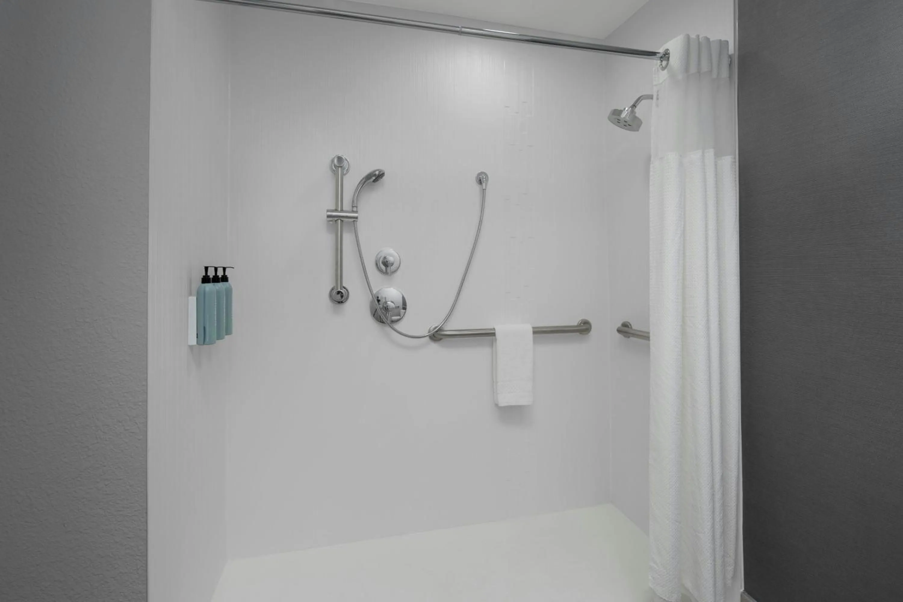 Bathroom in Courtyard Tampa Oldsmar