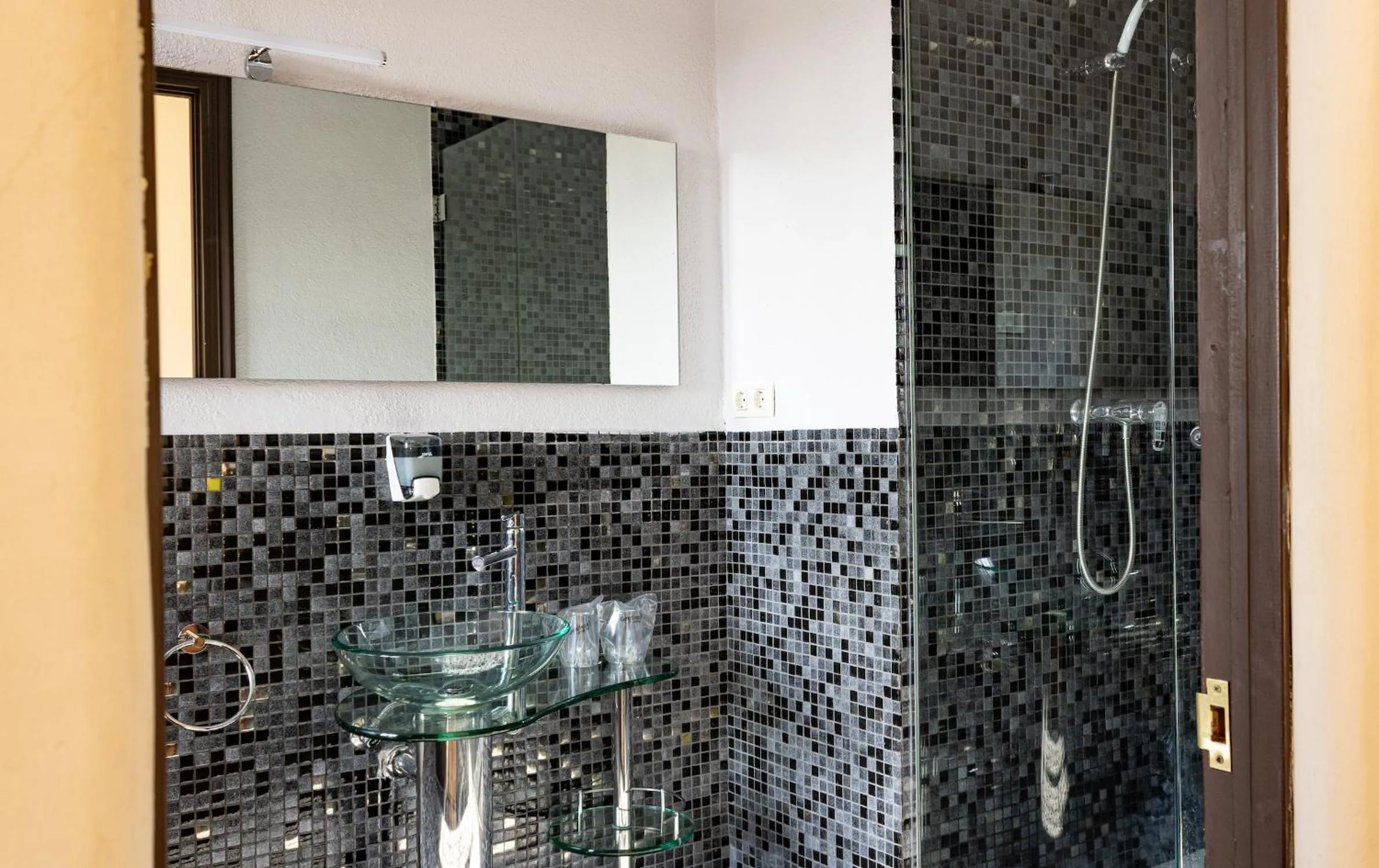 Shower in La Torre del Vilar