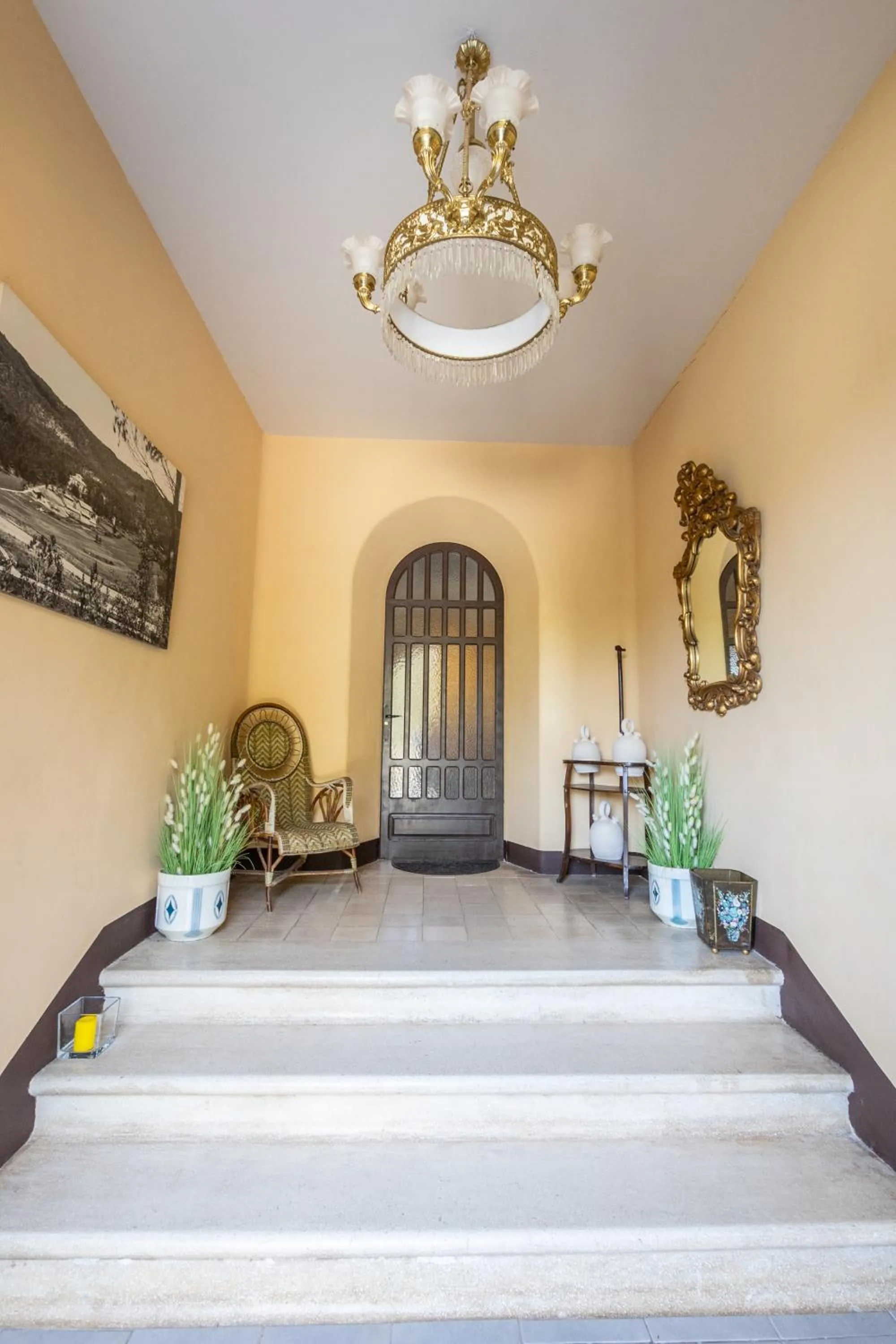 Facade/entrance in La Torre del Vilar