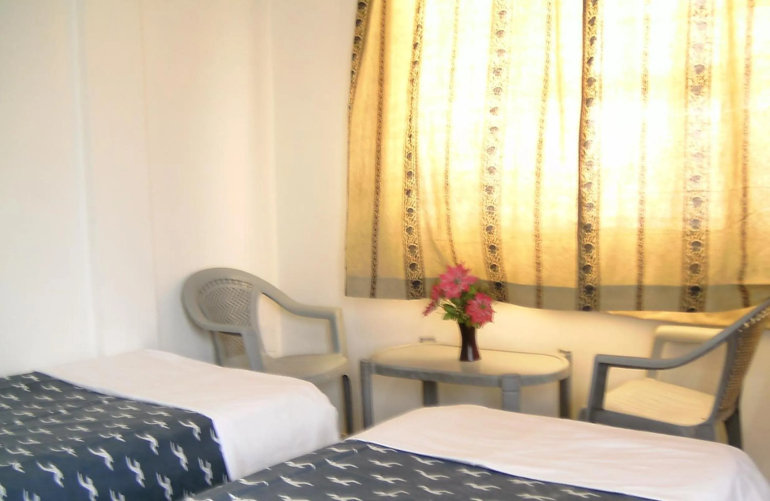 Seating area, Bed in Hotel Grace