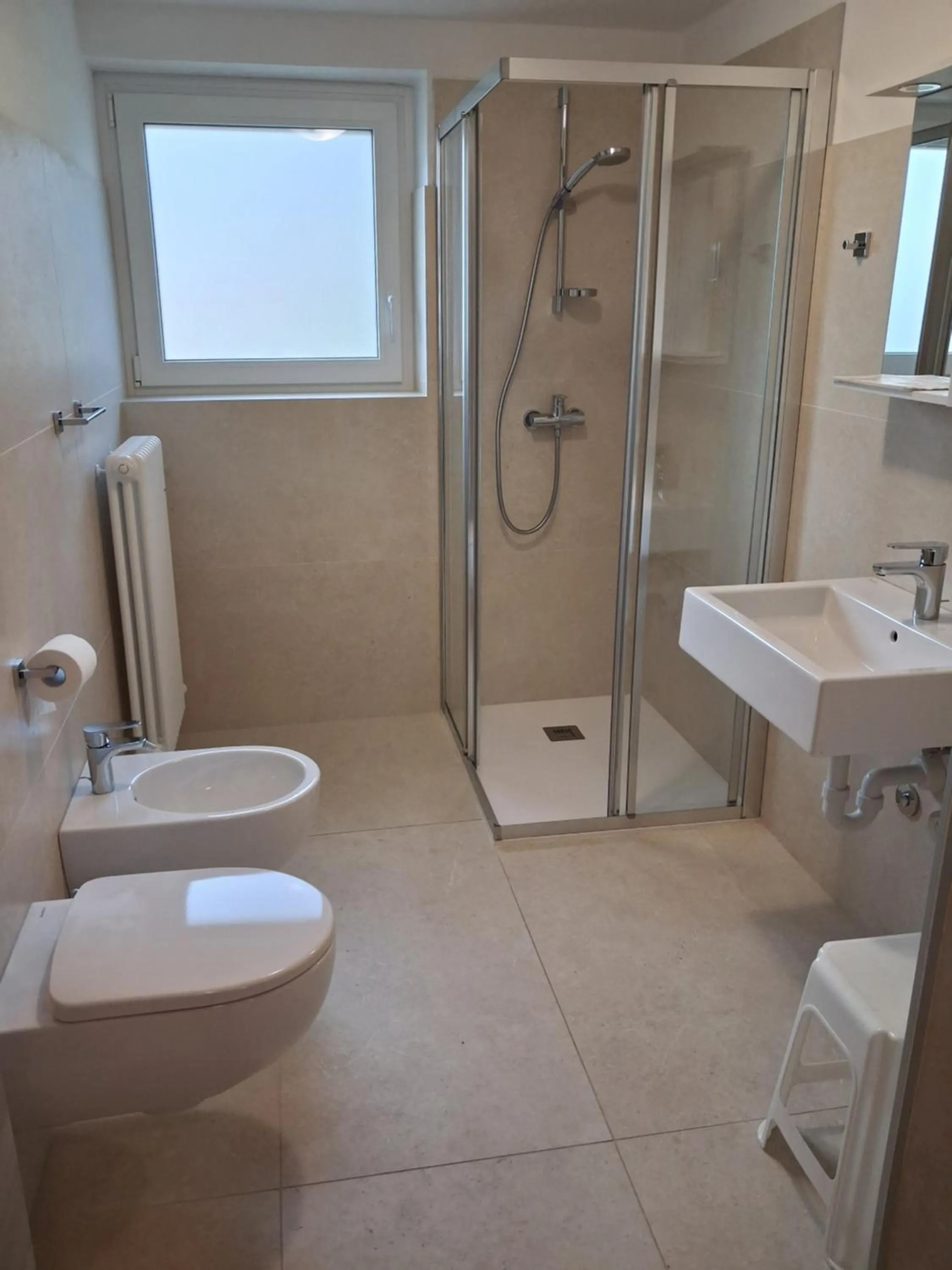 Bathroom in Hotel Aurora