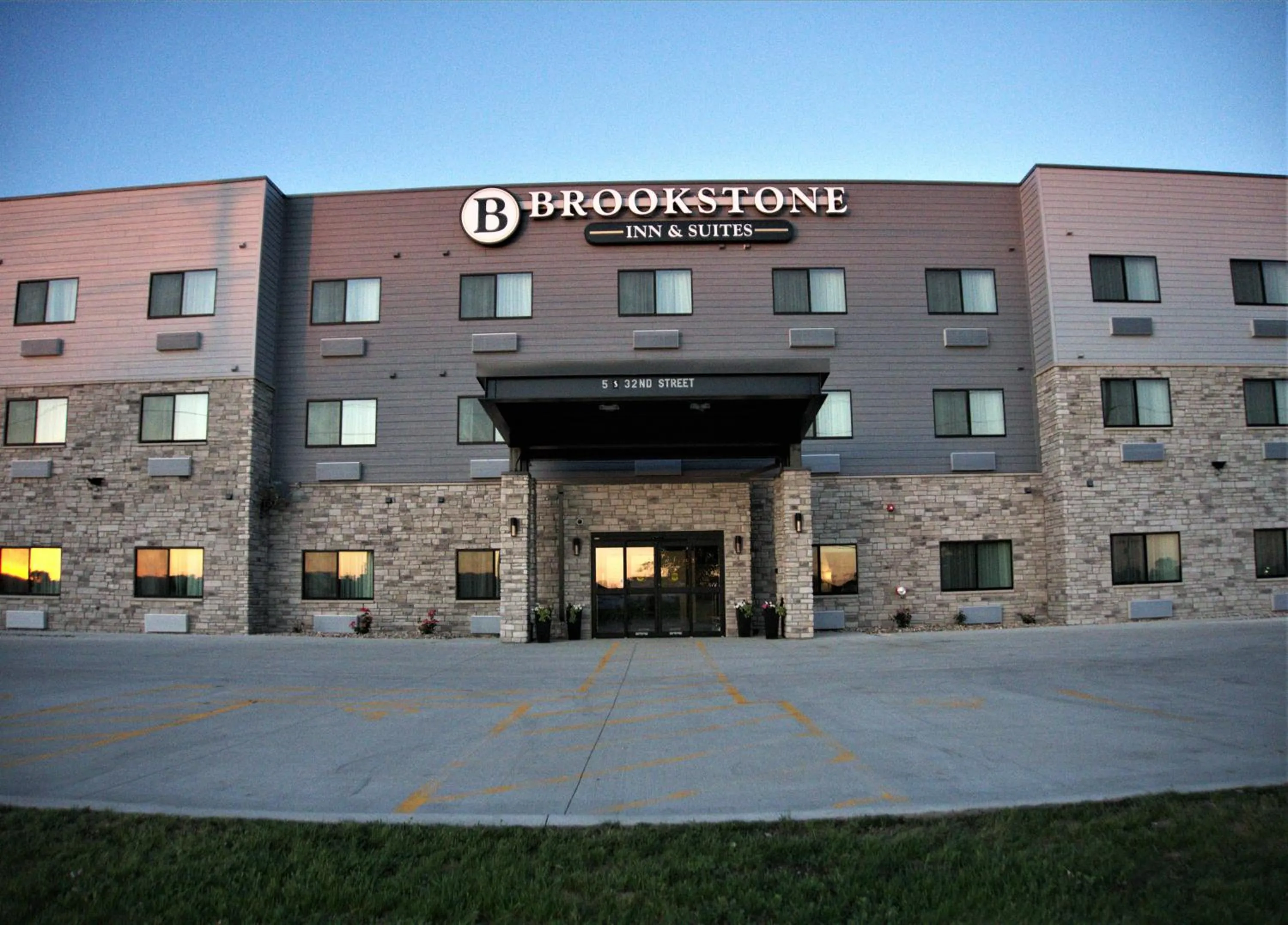 Facade/entrance in Brookstone Inn & Suites