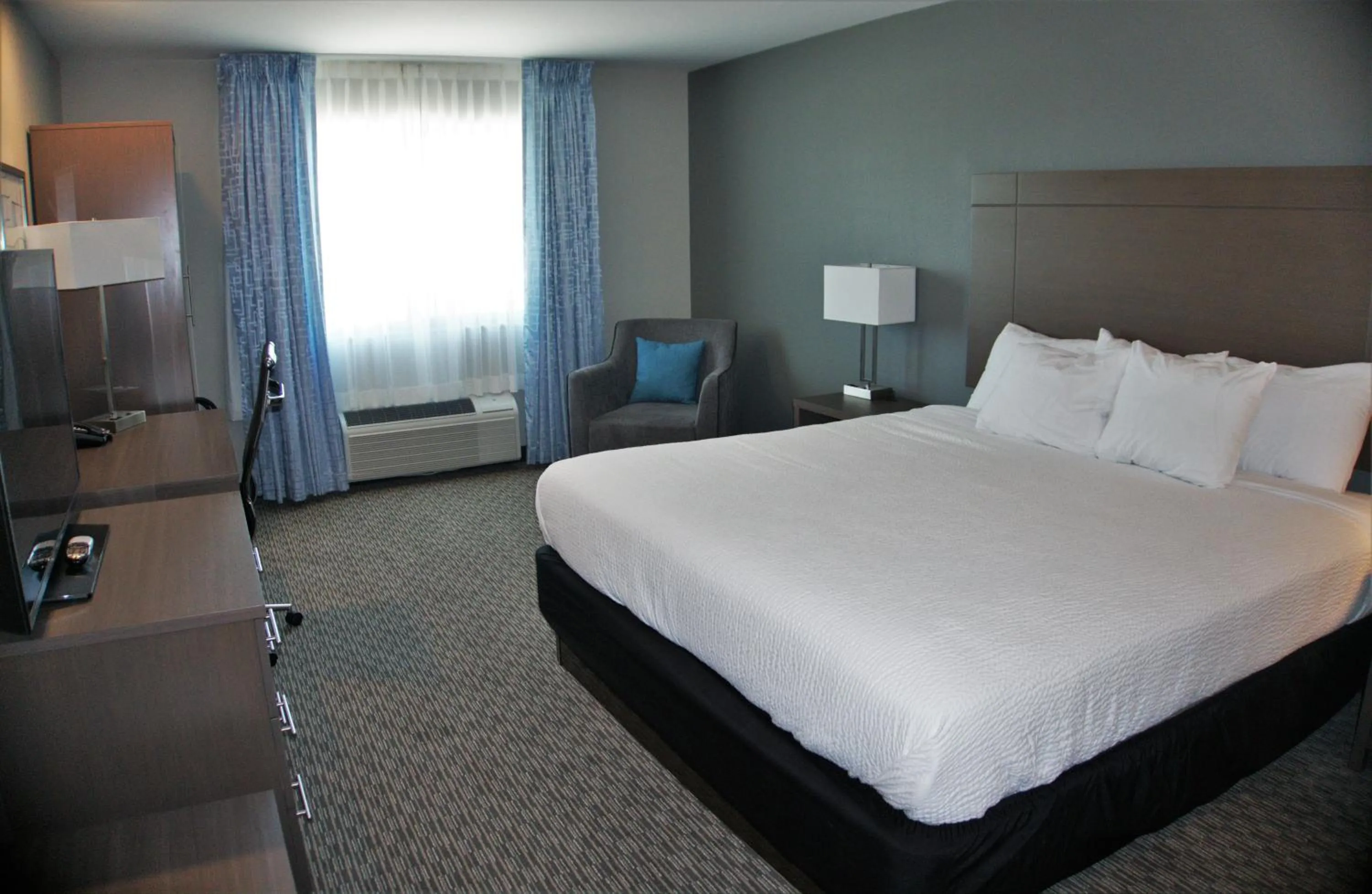 Photo of the whole room, Bed in Brookstone Inn & Suites