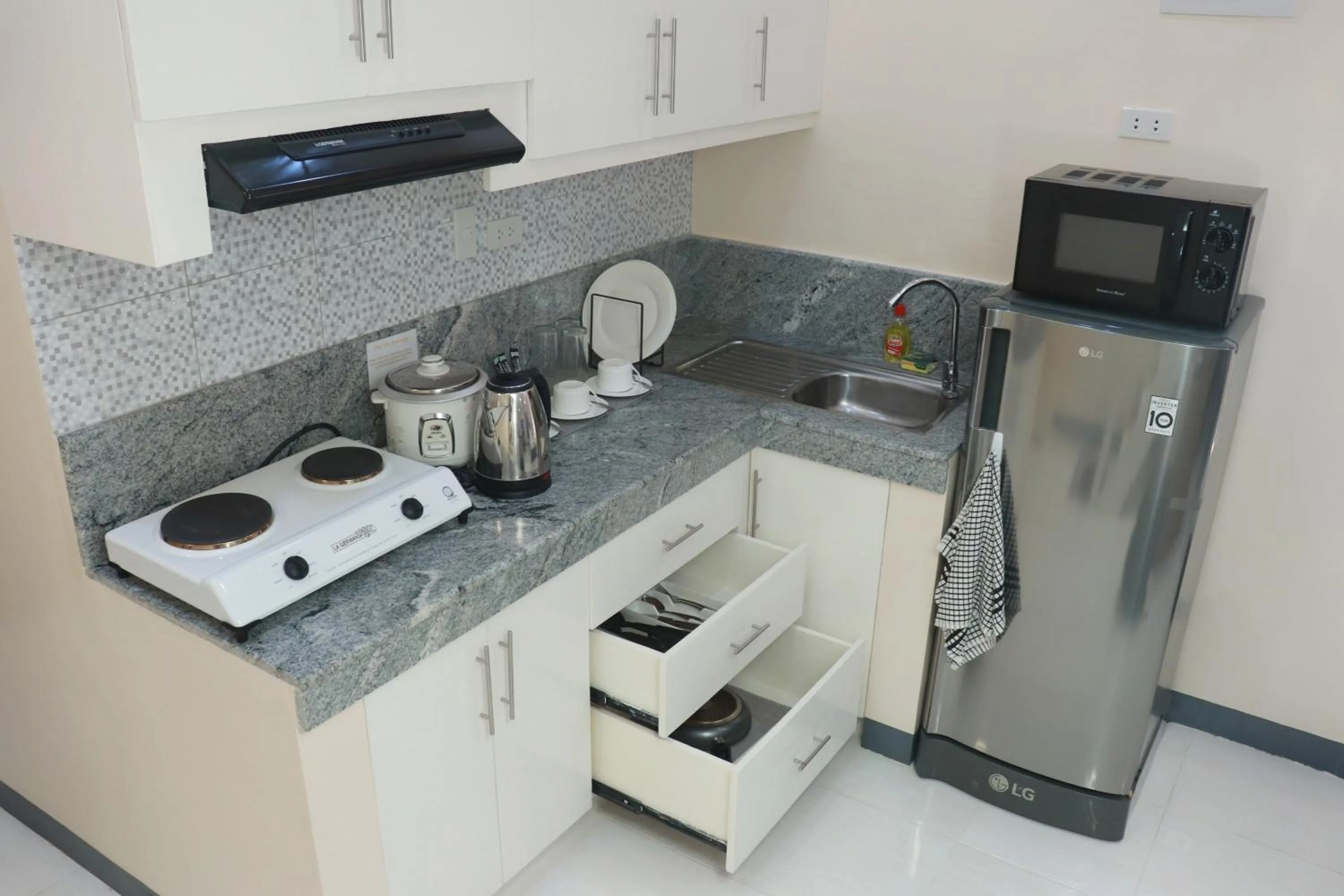 Kitchen or kitchenette in Rosetta Guest House