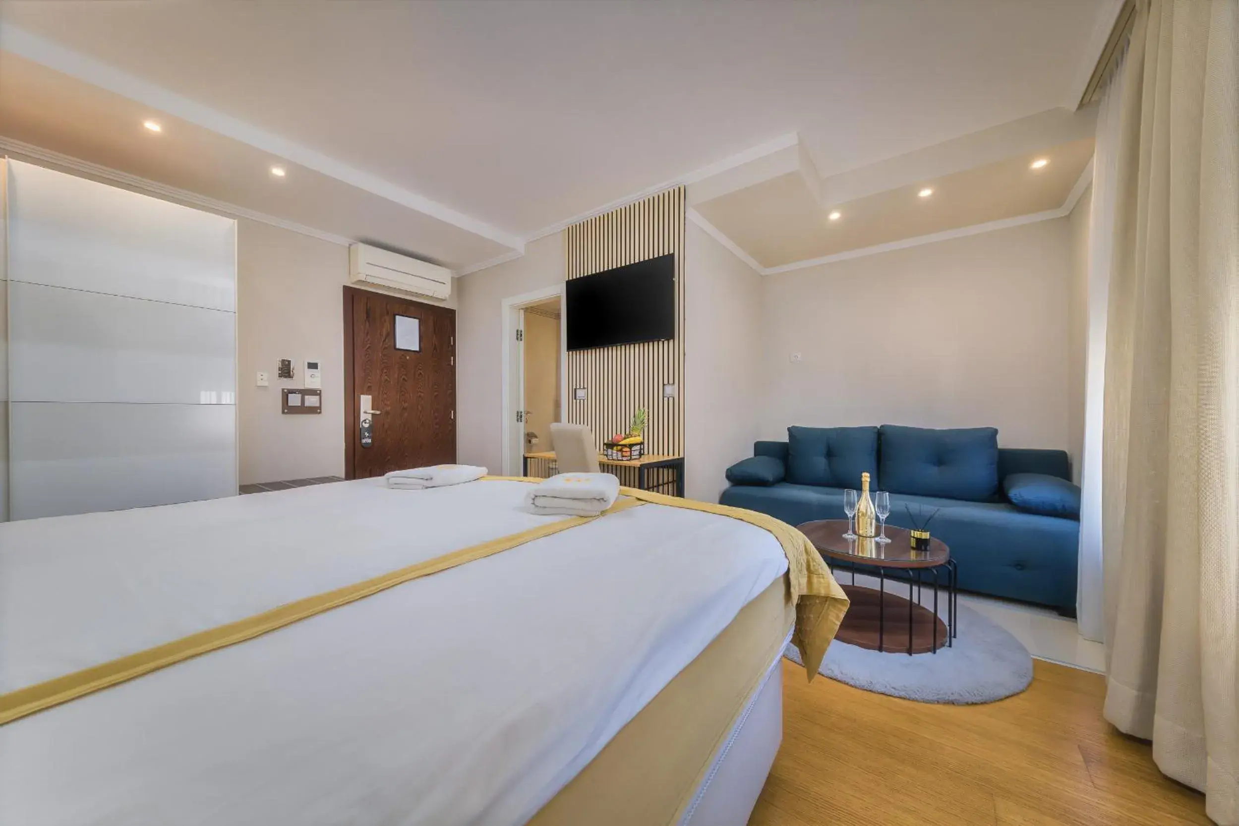 Deluxe Double Room in Madison Luxury Apartments & Rooms Deluxe Double Room in Madison Luxury Apartments & Rooms