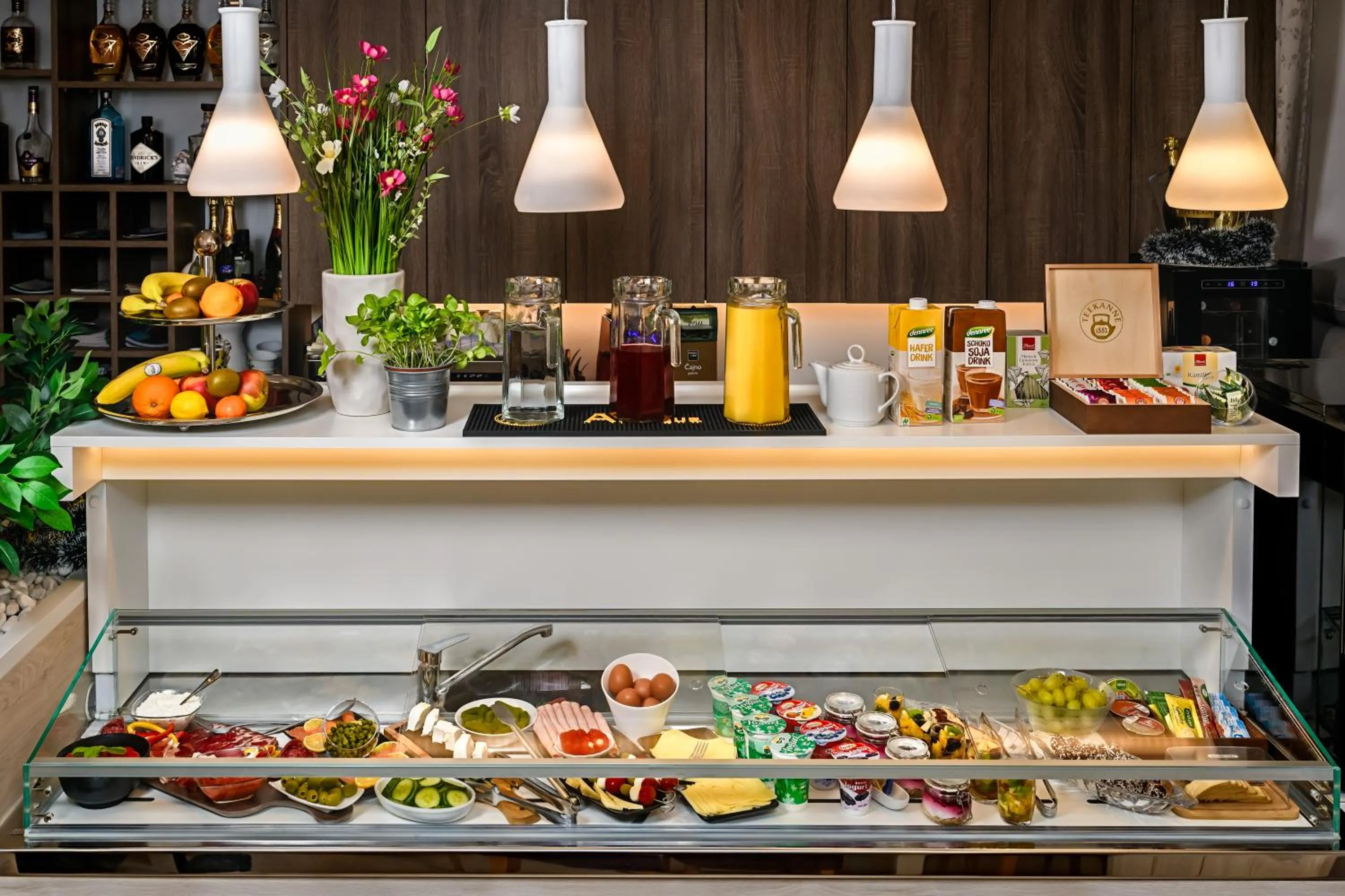 Breakfast in Madison Luxury Apartments & Rooms