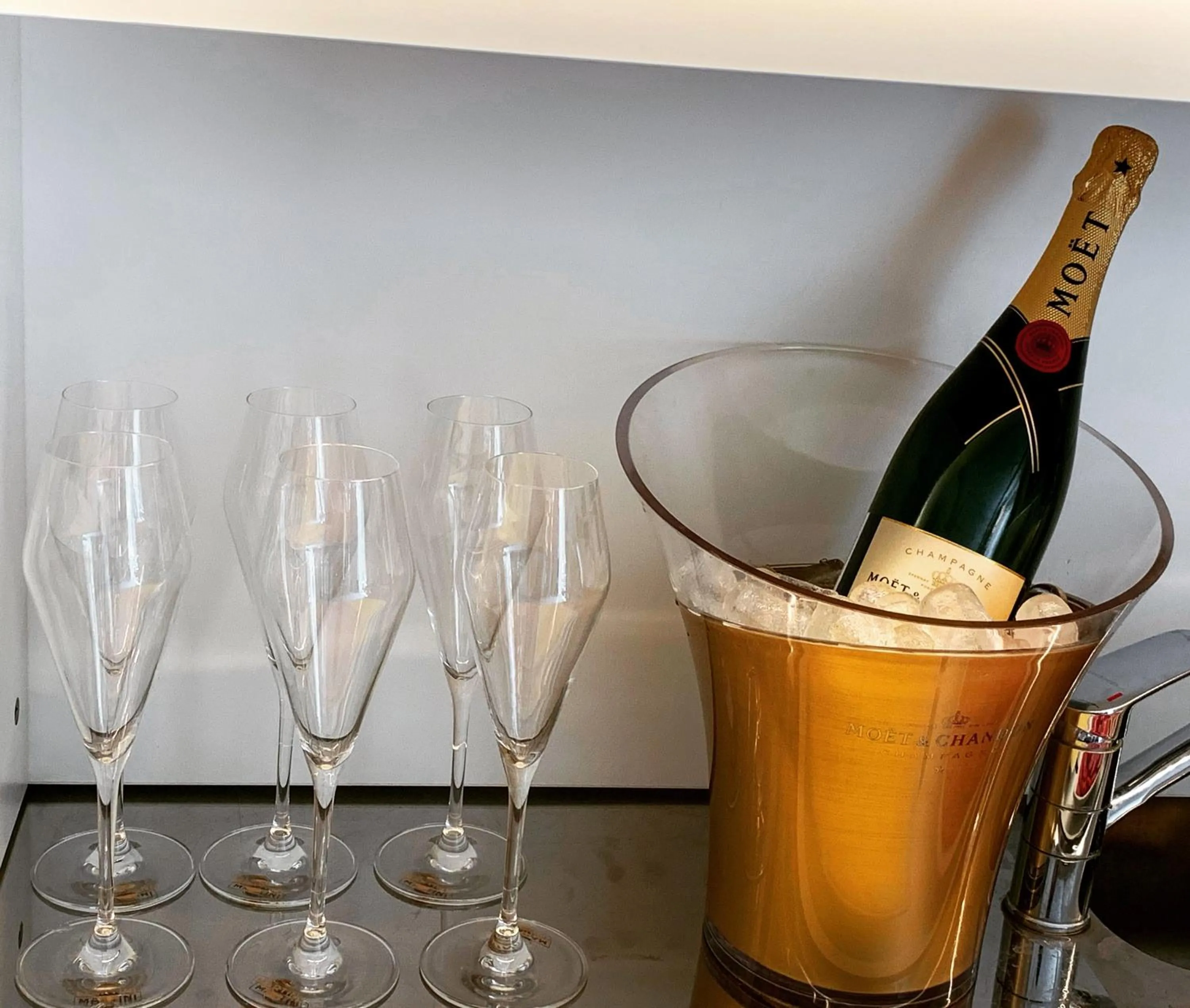 Drinks in Madison Luxury Apartments & Rooms