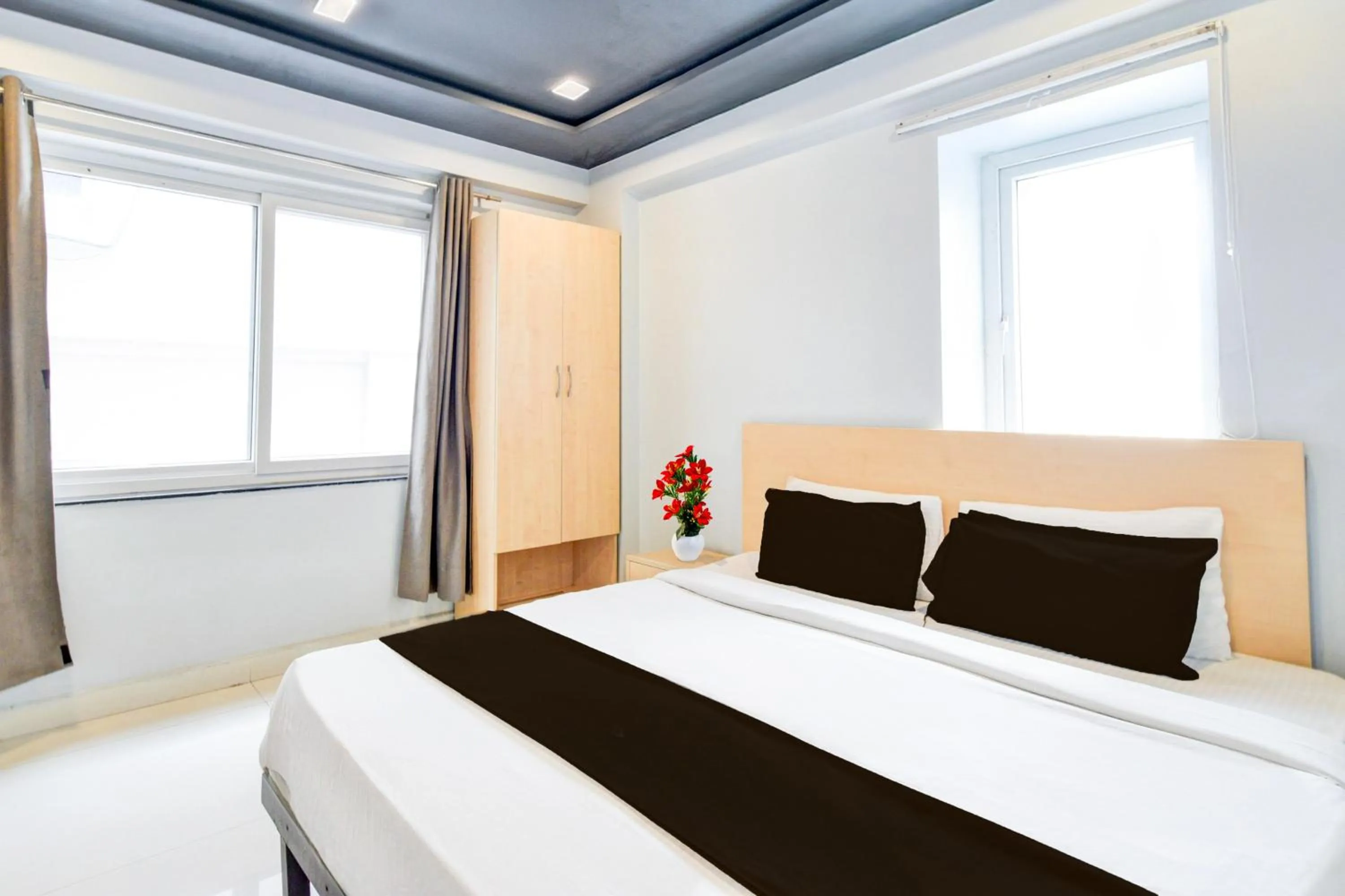 Bedroom, Bed in Super Townhouse Hi Tech City Hyderabad