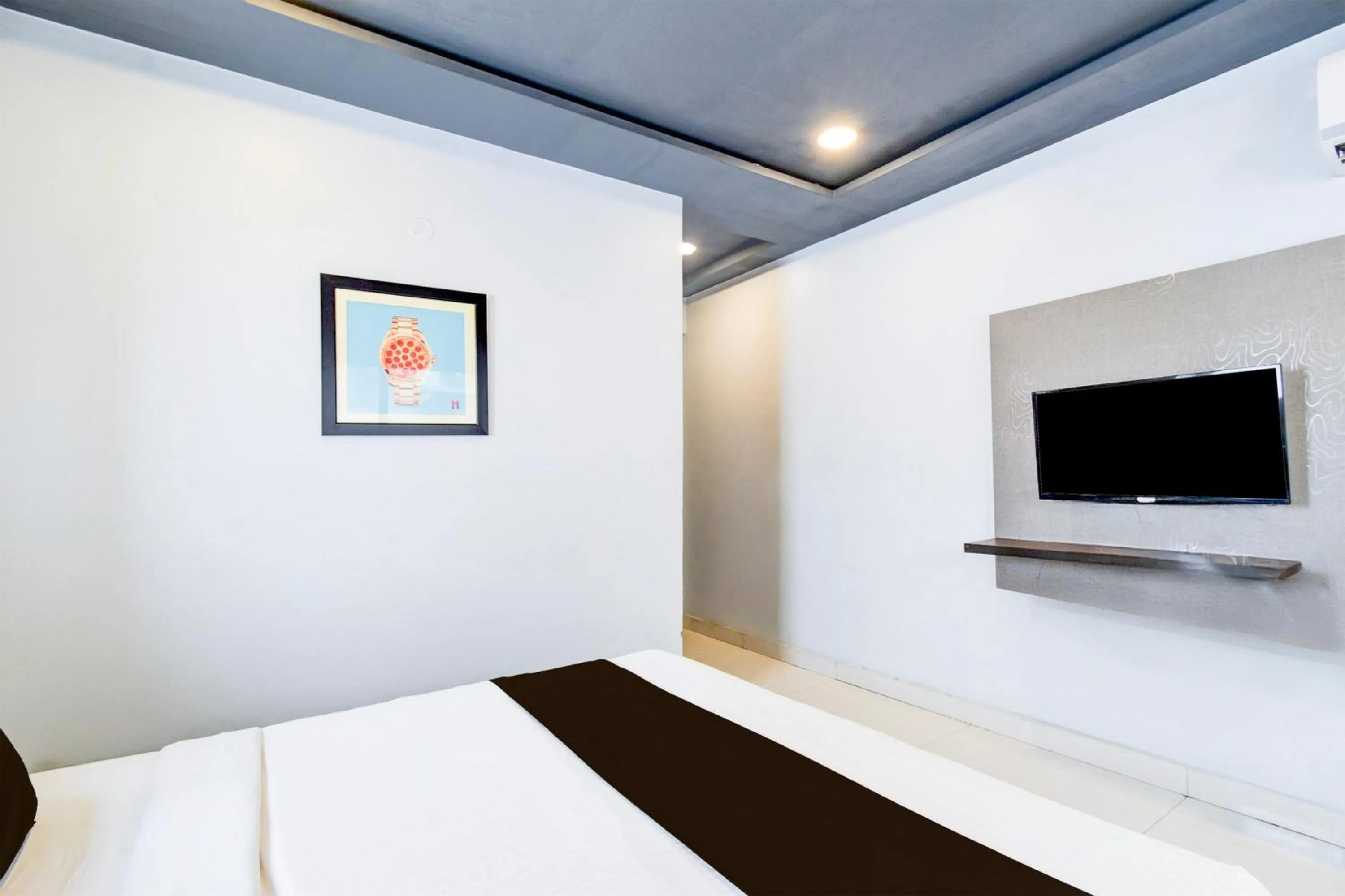 Bedroom, Bed in Super Townhouse Hi Tech City Hyderabad