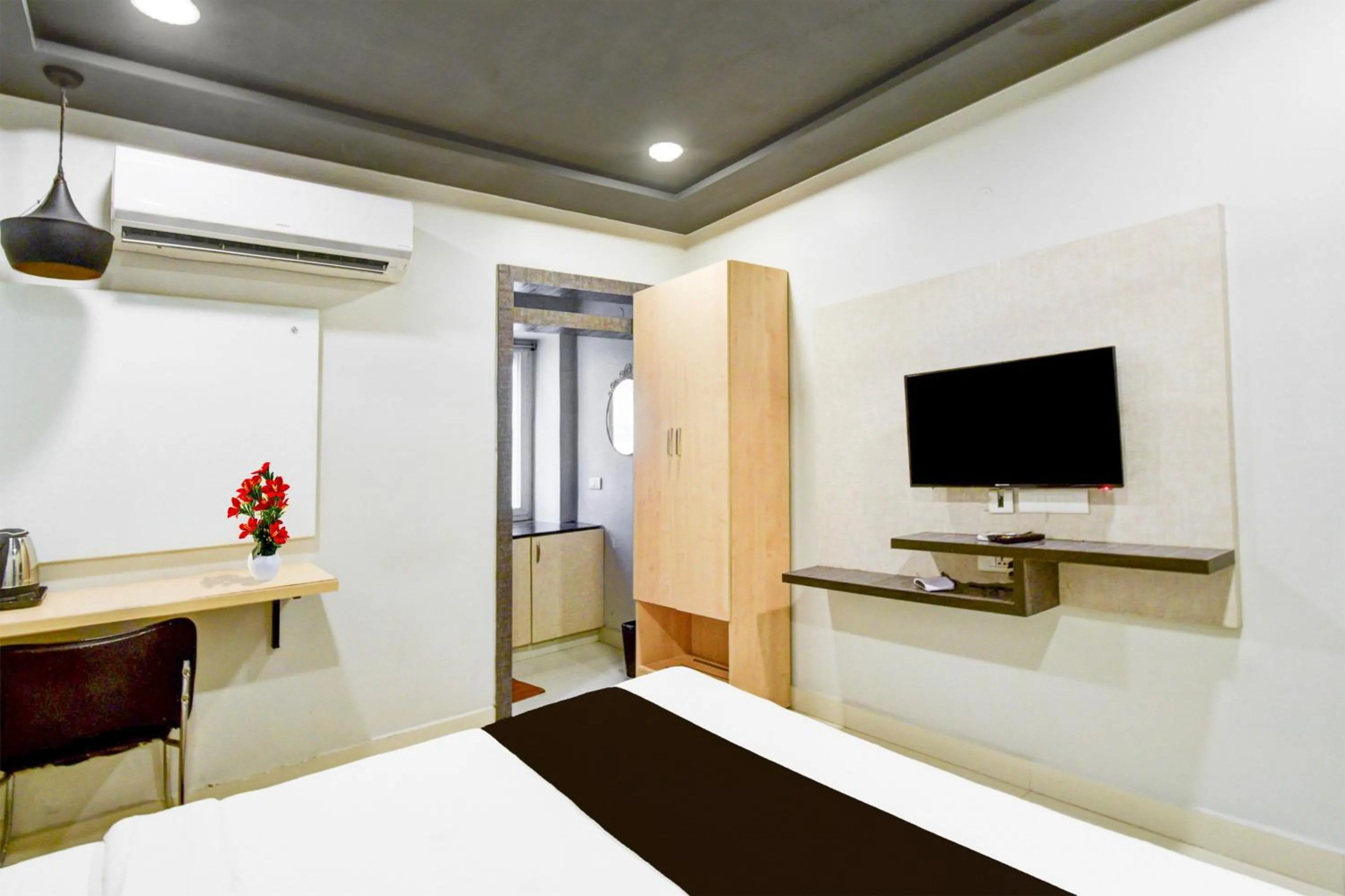 Bedroom, Bed in Super Townhouse Hi Tech City Hyderabad