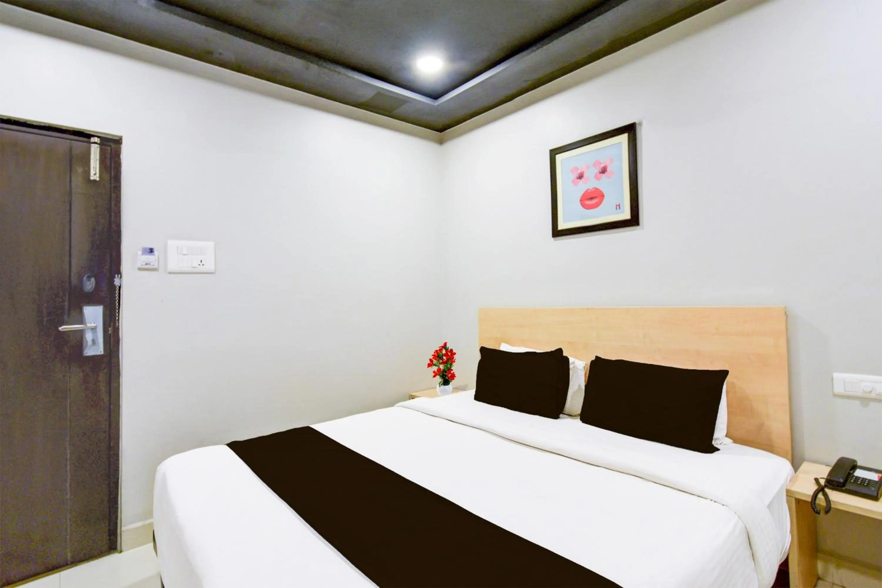 Bedroom, Bed in Super Townhouse Hi Tech City Hyderabad