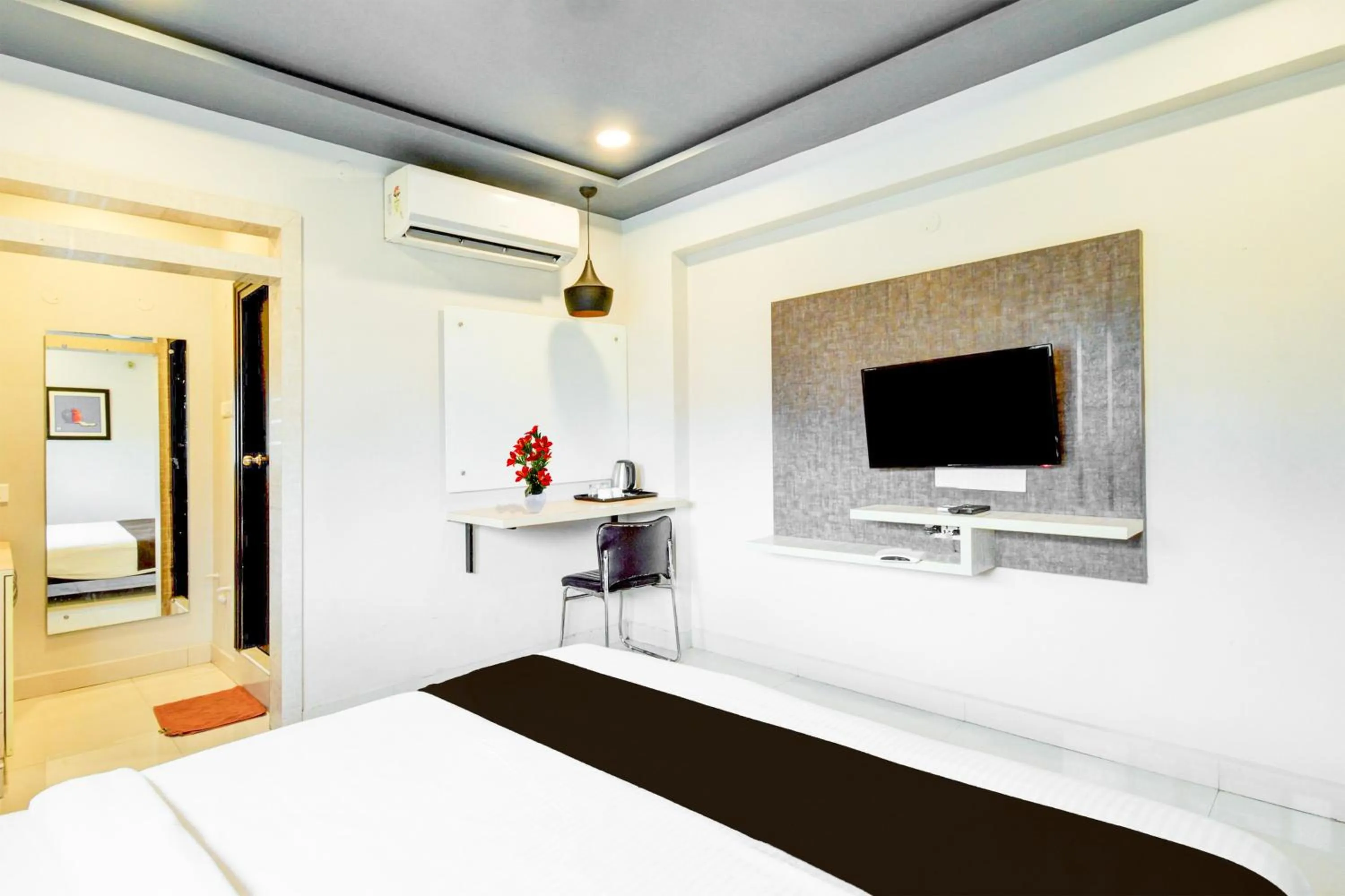 Bedroom, Bed in Super Townhouse Hi Tech City Hyderabad