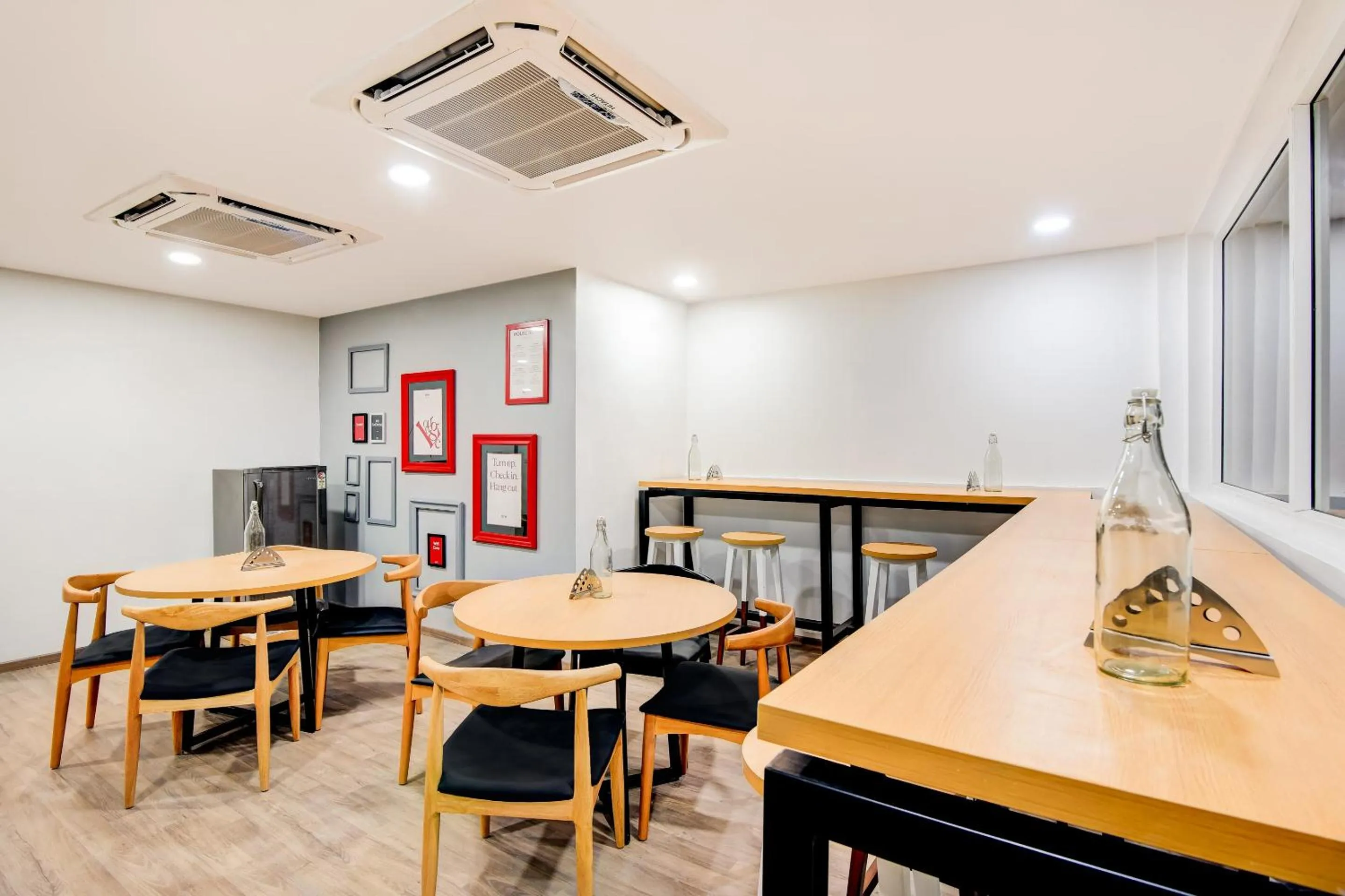 Restaurant/places to eat in Townhouse Jaipur Airport