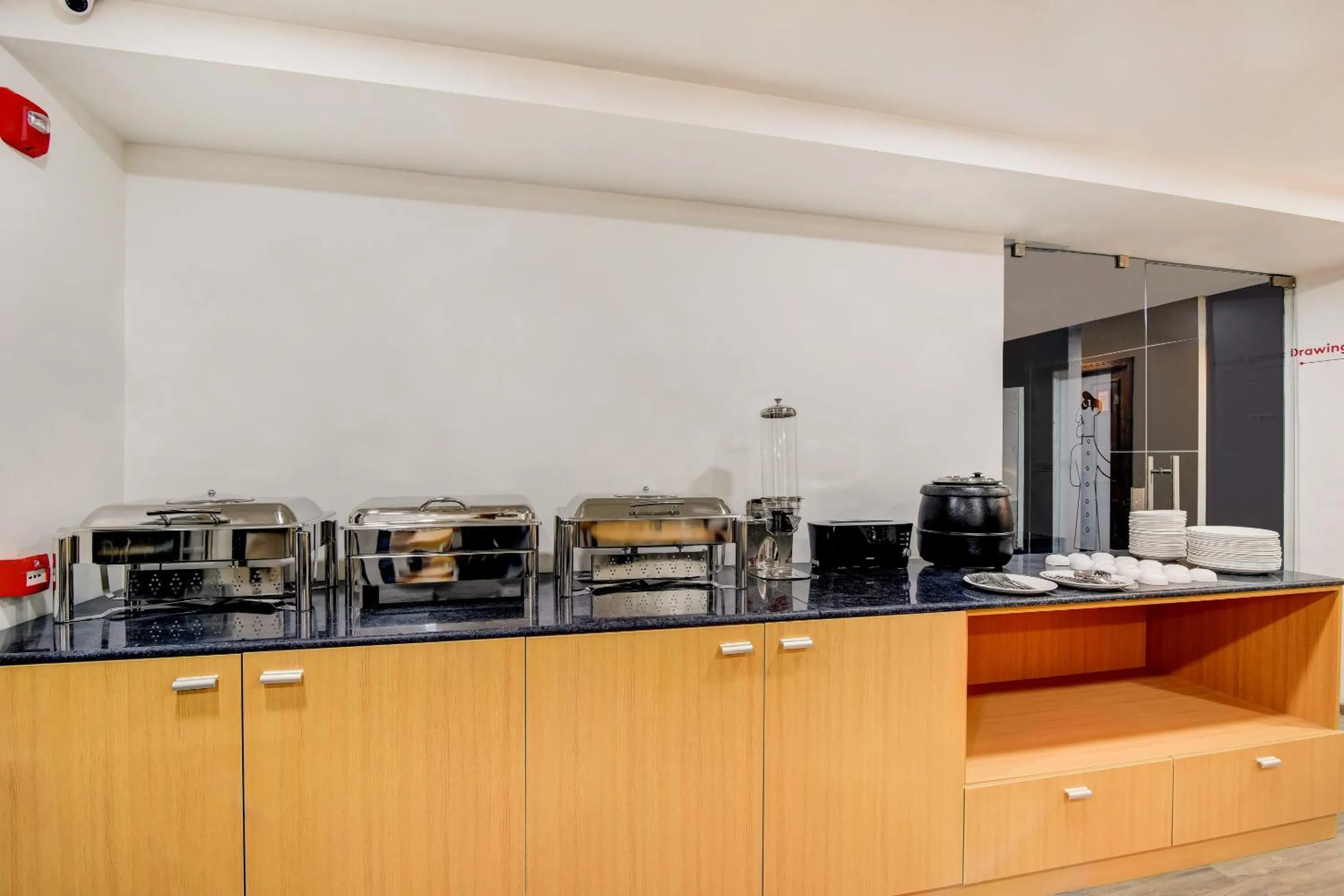 Restaurant/places to eat in Townhouse Jaipur Airport