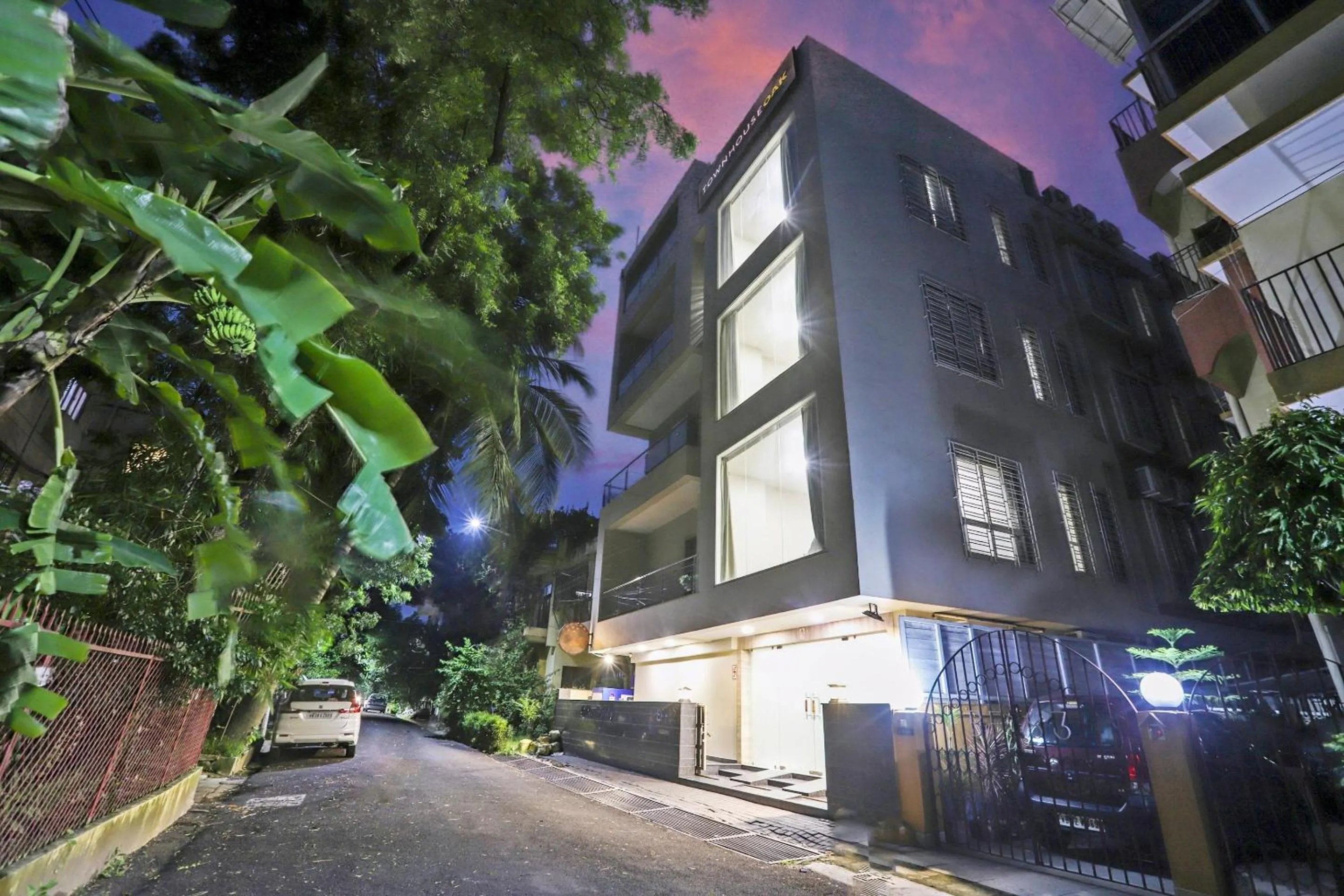 Facade/entrance in Super Townhouse OAK Shubhham Regency