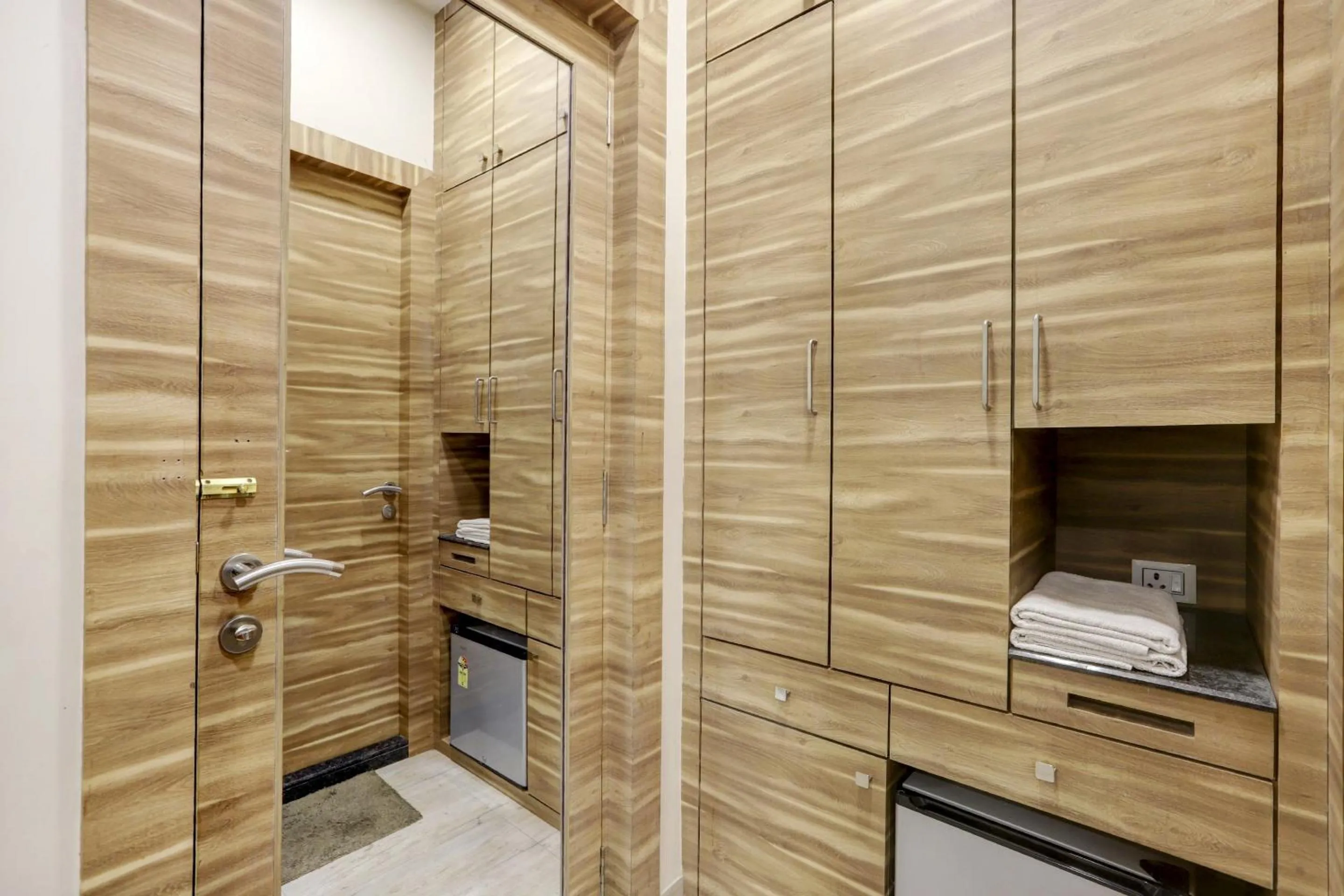 Facade/entrance in Super Townhouse OAK Shubhham Regency