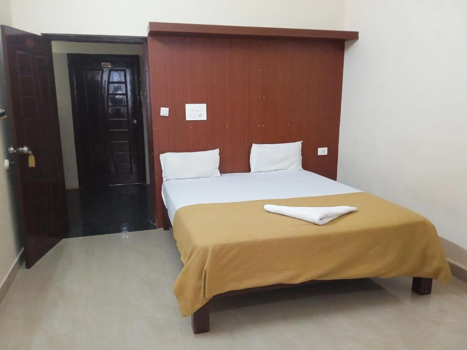 Bed in GRAND JP INN Near 2 km from Gundlupet bus stand