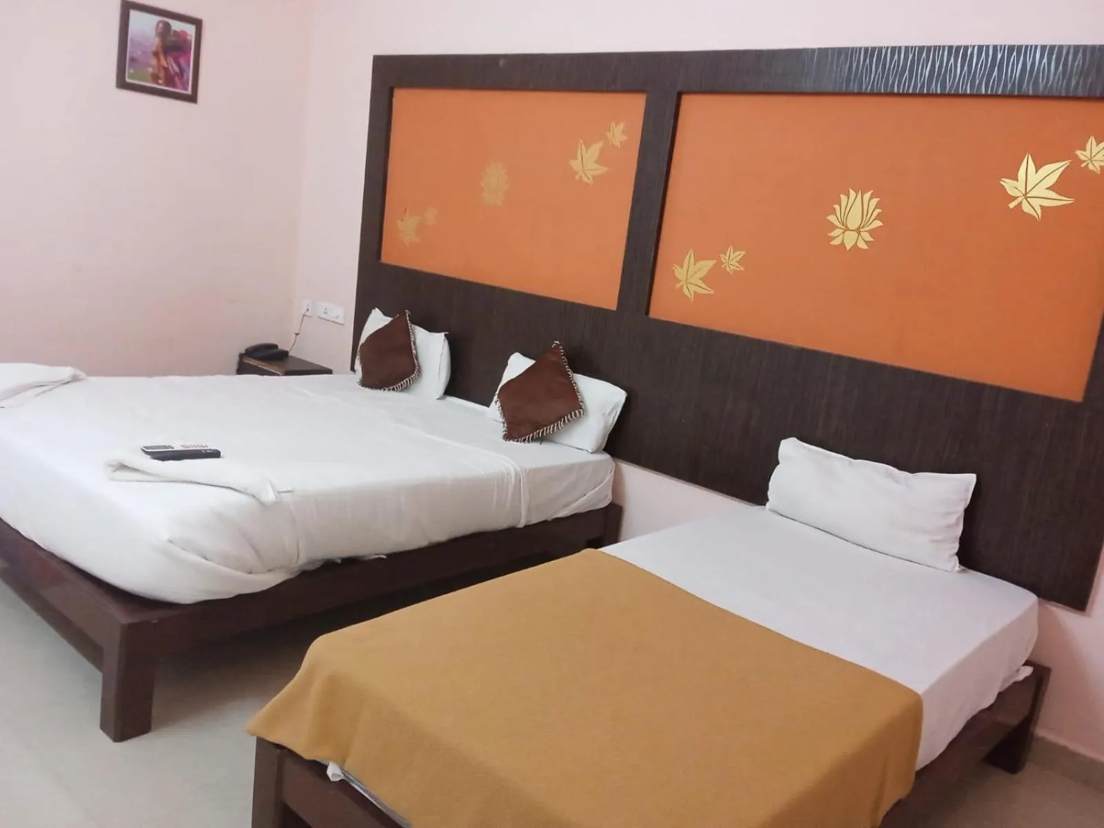 Bed in GRAND JP INN Near 2 km from Gundlupet bus stand