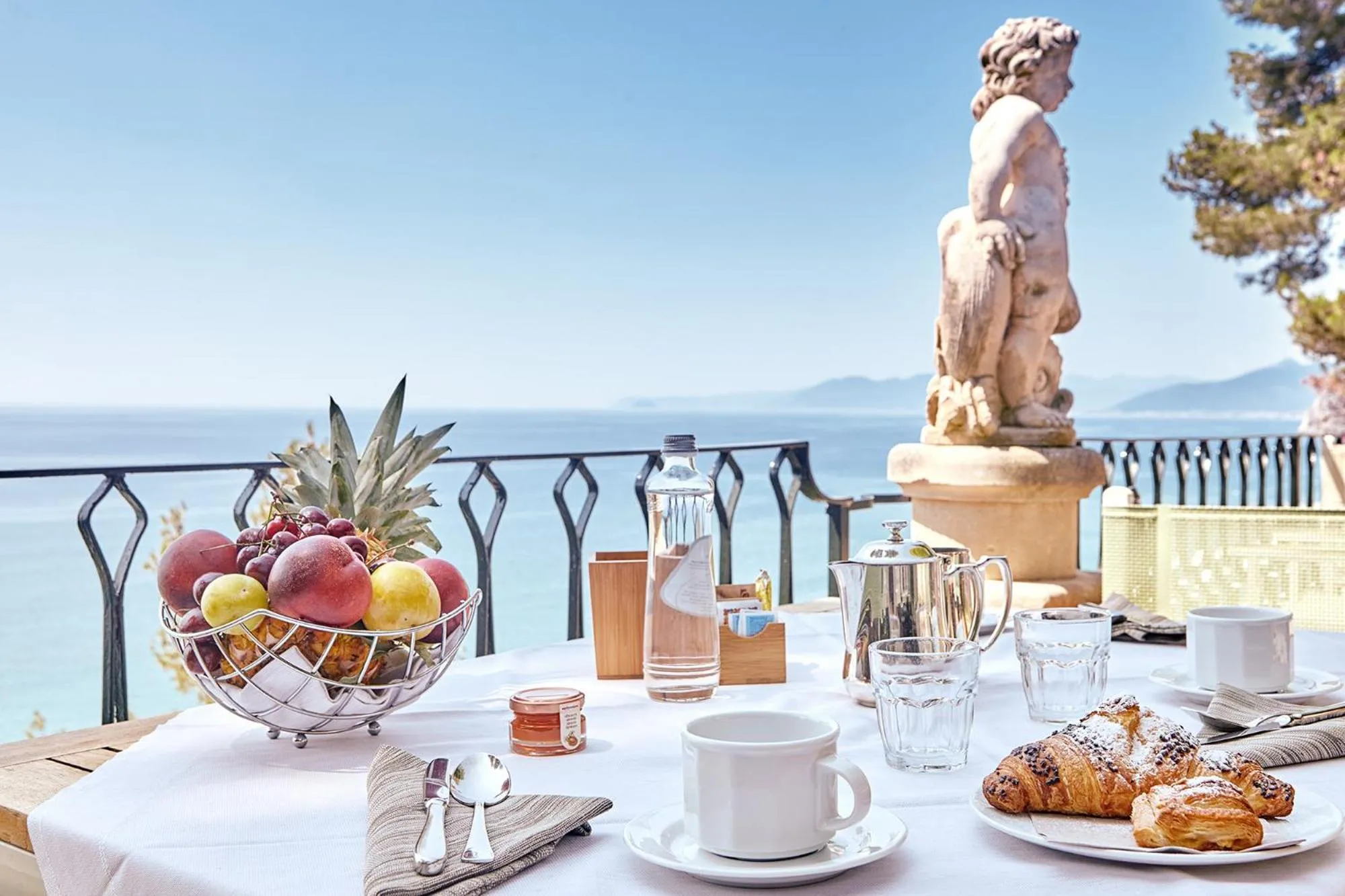 Sea view in Hotel Punta Est